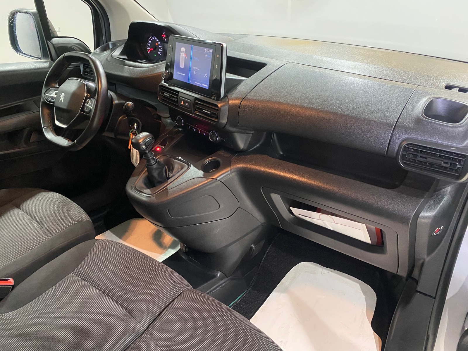 2024 Dizel Manuel Peugeot Partner Beyaz Gürel Tasarım Aksesuar Otomotiv San. Tic. Ltd. Şti.