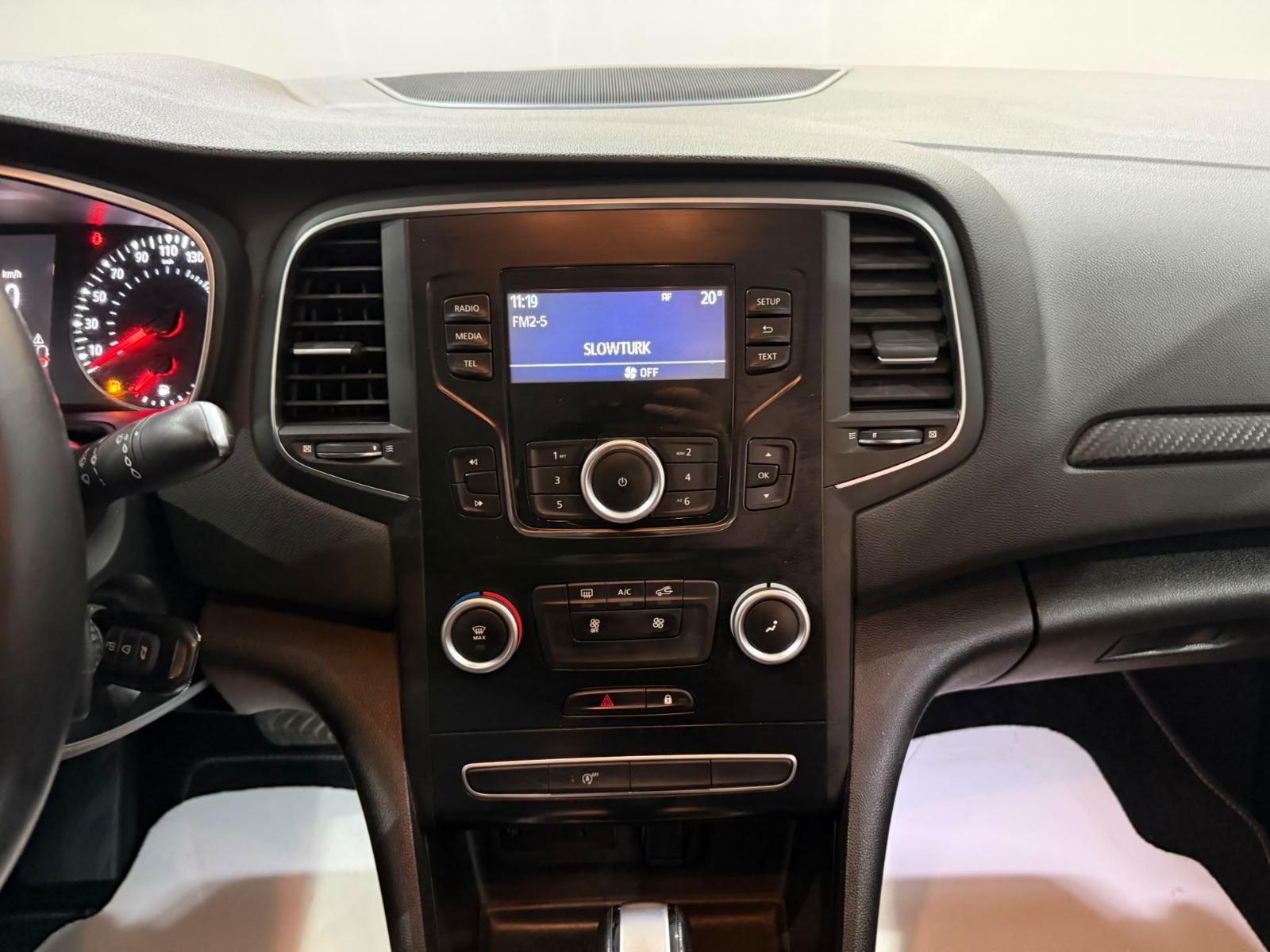2021 Benzin Otomatik Renault Megane Beyaz Gürel Tasarım Aksesuar Otomotiv San. Tic. Ltd. Şti.