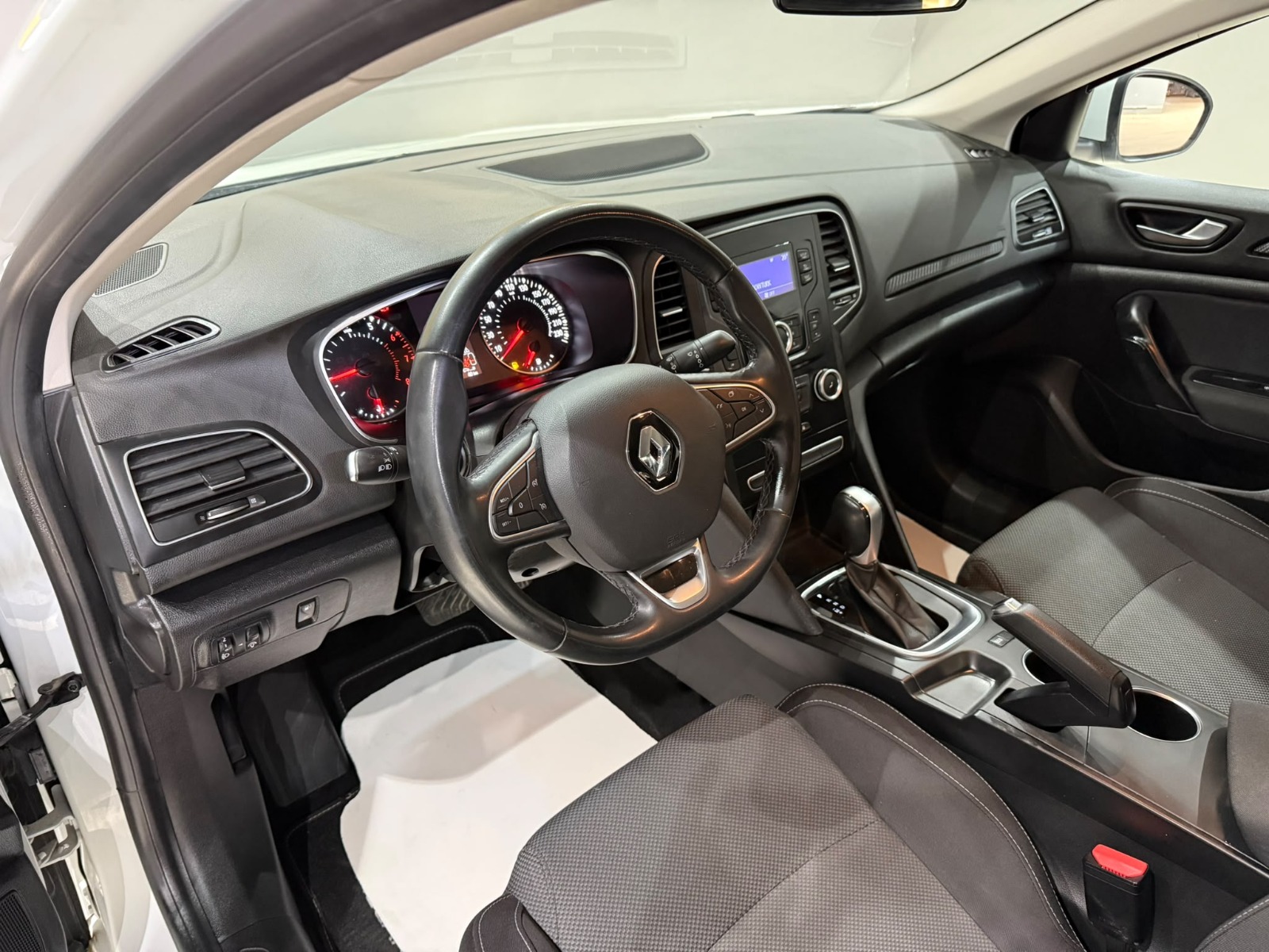 2021 Benzin Otomatik Renault Megane Beyaz Gürel Tasarım Aksesuar Otomotiv San. Tic. Ltd. Şti.