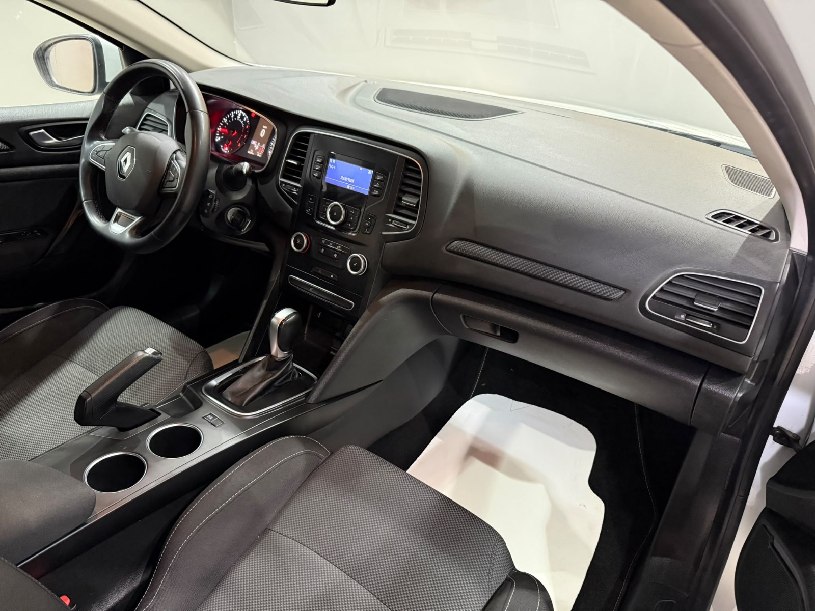 2021 Benzin Otomatik Renault Megane Beyaz Gürel Tasarım Aksesuar Otomotiv San. Tic. Ltd. Şti.