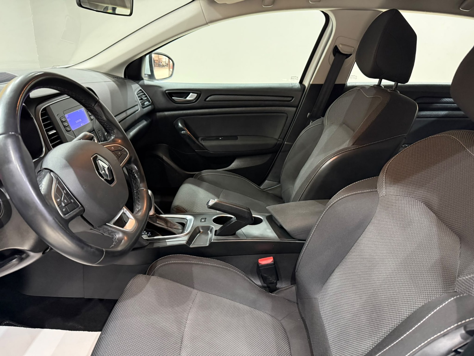 2021 Benzin Otomatik Renault Megane Beyaz Gürel Tasarım Aksesuar Otomotiv San. Tic. Ltd. Şti.