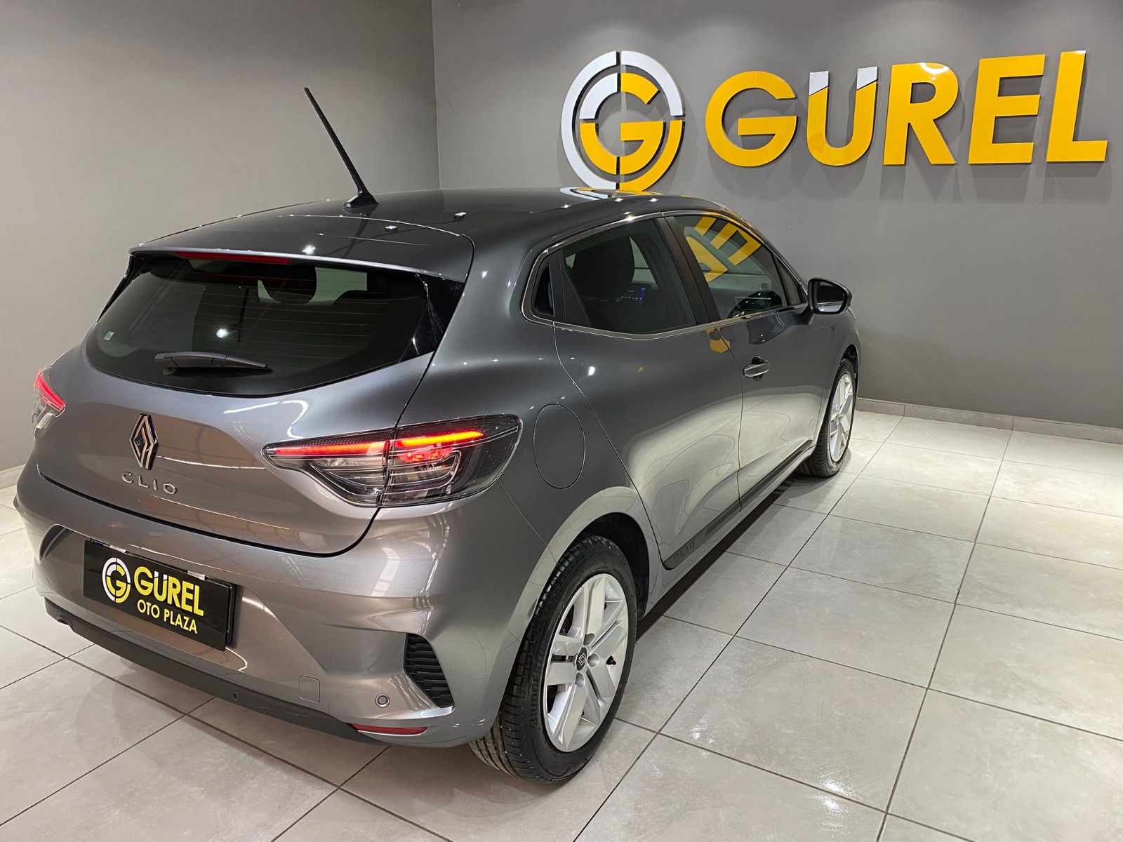 2025 Benzin Otomatik Renault Clio Gri Gürel Tasarım Aksesuar Otomotiv San. Tic. Ltd. Şti.