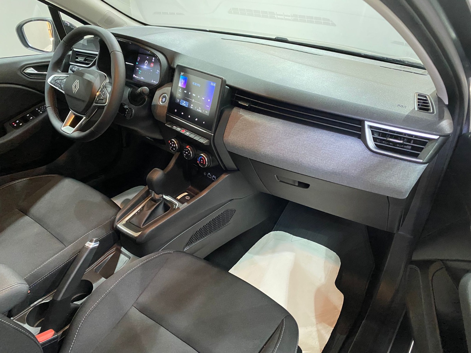 2025 Benzin Otomatik Renault Clio Gri Gürel Tasarım Aksesuar Otomotiv San. Tic. Ltd. Şti.