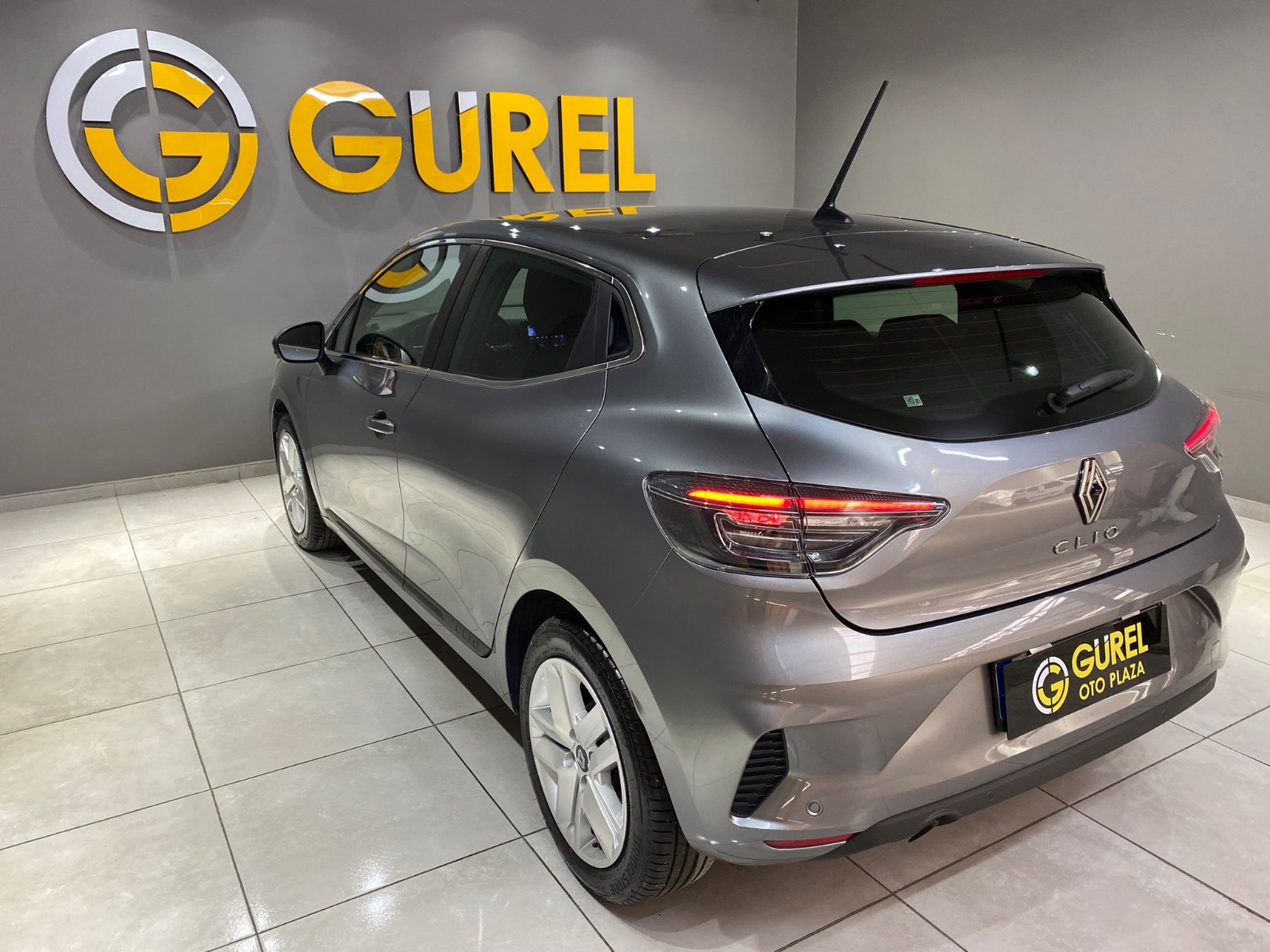 2025 Benzin Otomatik Renault Clio Gri Gürel Tasarım Aksesuar Otomotiv San. Tic. Ltd. Şti.