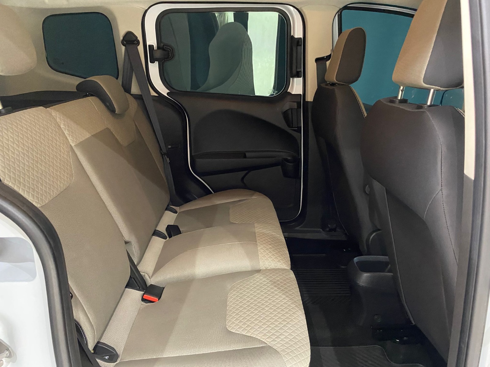 2023 Benzin Manuel Ford Tourneo Courier Beyaz Gürel Tasarım Aksesuar Otomotiv San. Tic. Ltd. Şti.