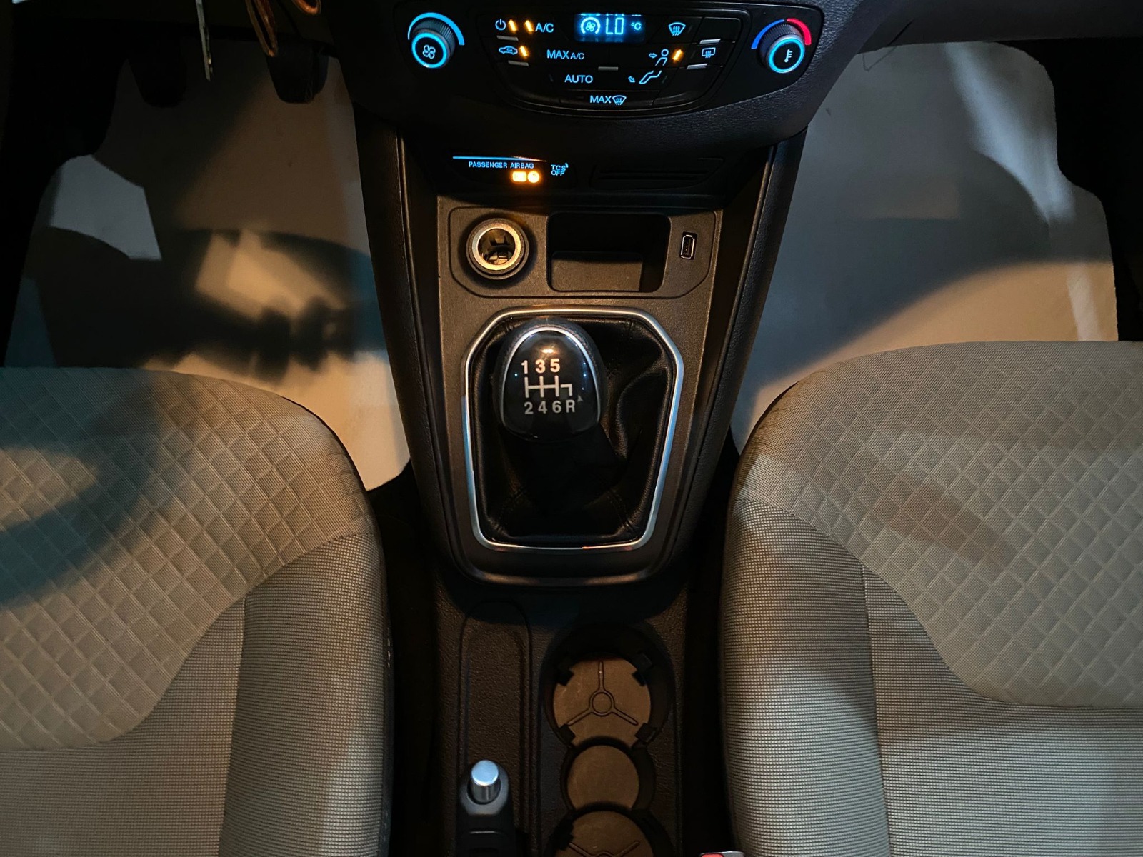 2023 Benzin Manuel Ford Tourneo Courier Beyaz Gürel Tasarım Aksesuar Otomotiv San. Tic. Ltd. Şti.