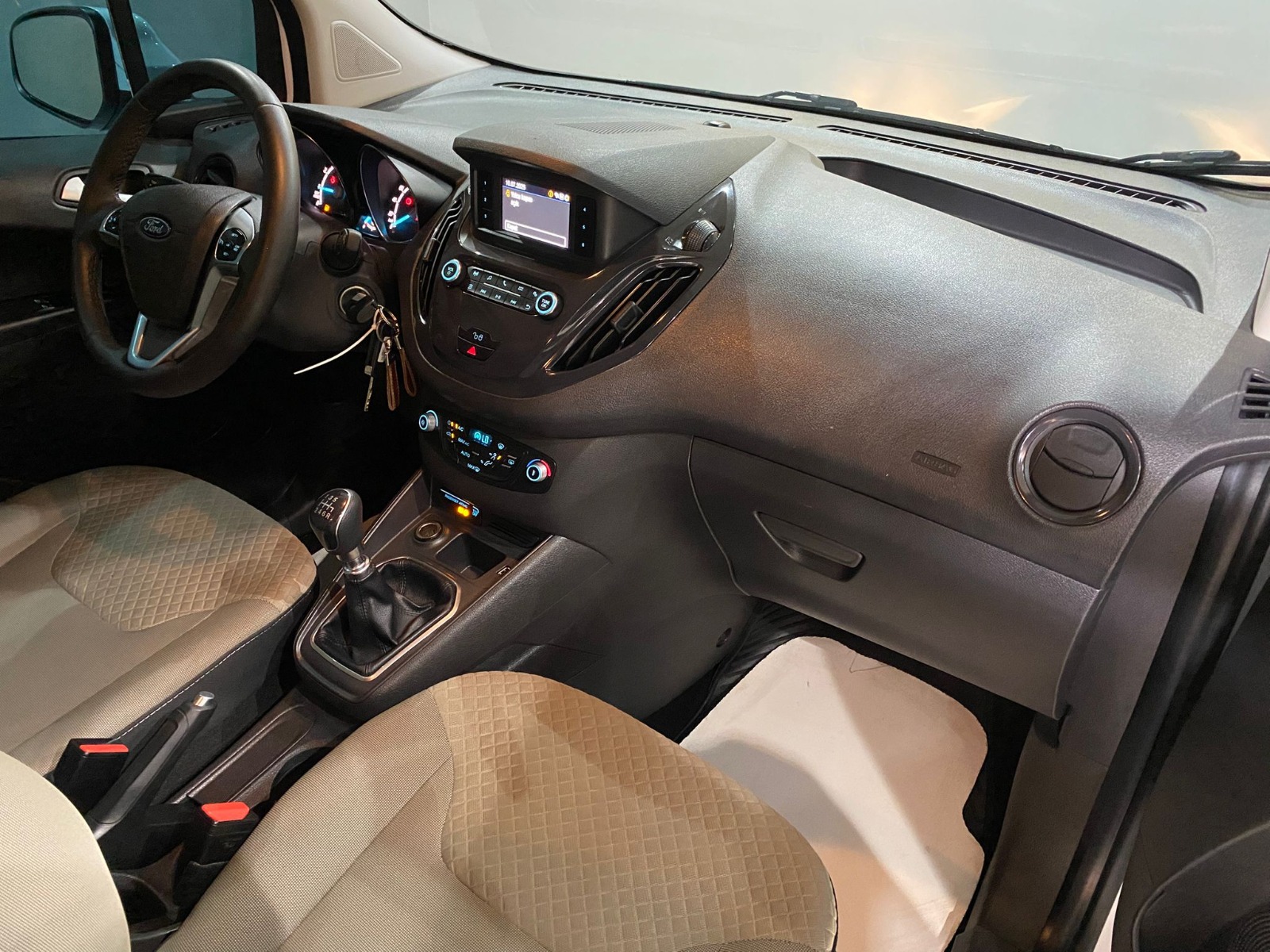 2023 Benzin Manuel Ford Tourneo Courier Beyaz Gürel Tasarım Aksesuar Otomotiv San. Tic. Ltd. Şti.