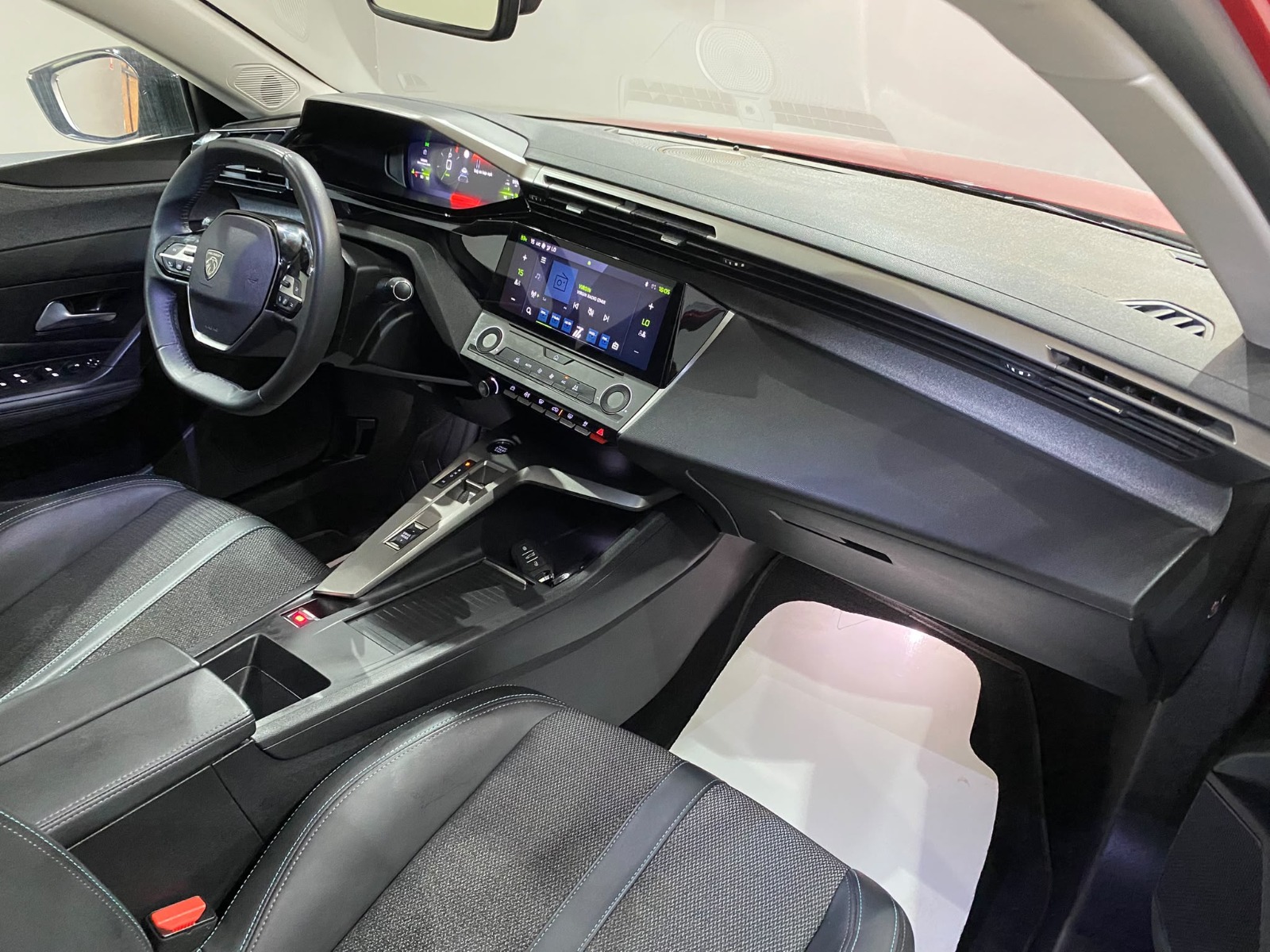 2024 Benzin Otomatik Peugeot 408 Kırmızı Gürel Tasarım Aksesuar Otomotiv San. Tic. Ltd. Şti.