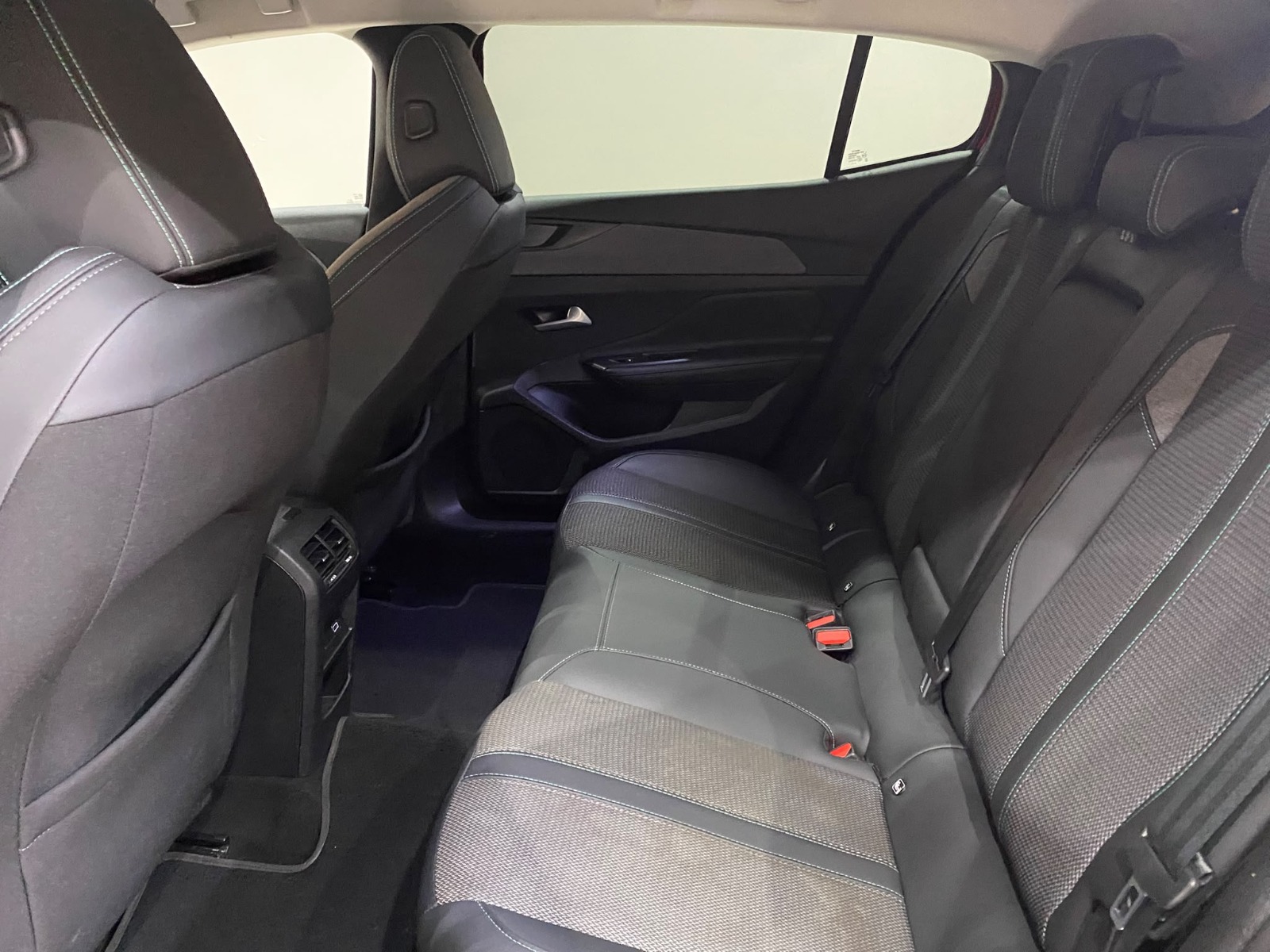 2024 Benzin Otomatik Peugeot 408 Kırmızı Gürel Tasarım Aksesuar Otomotiv San. Tic. Ltd. Şti.