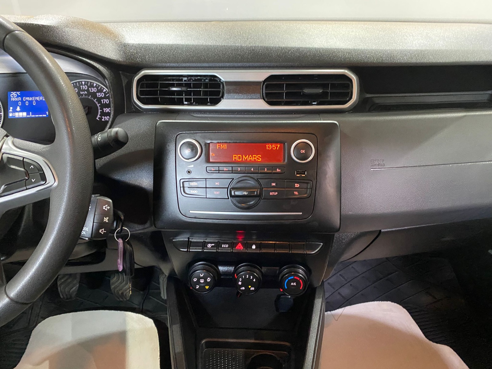 2022 Benzin Manuel Dacia Duster Gri Gürel Tasarım Aksesuar Otomotiv San. Tic. Ltd. Şti.