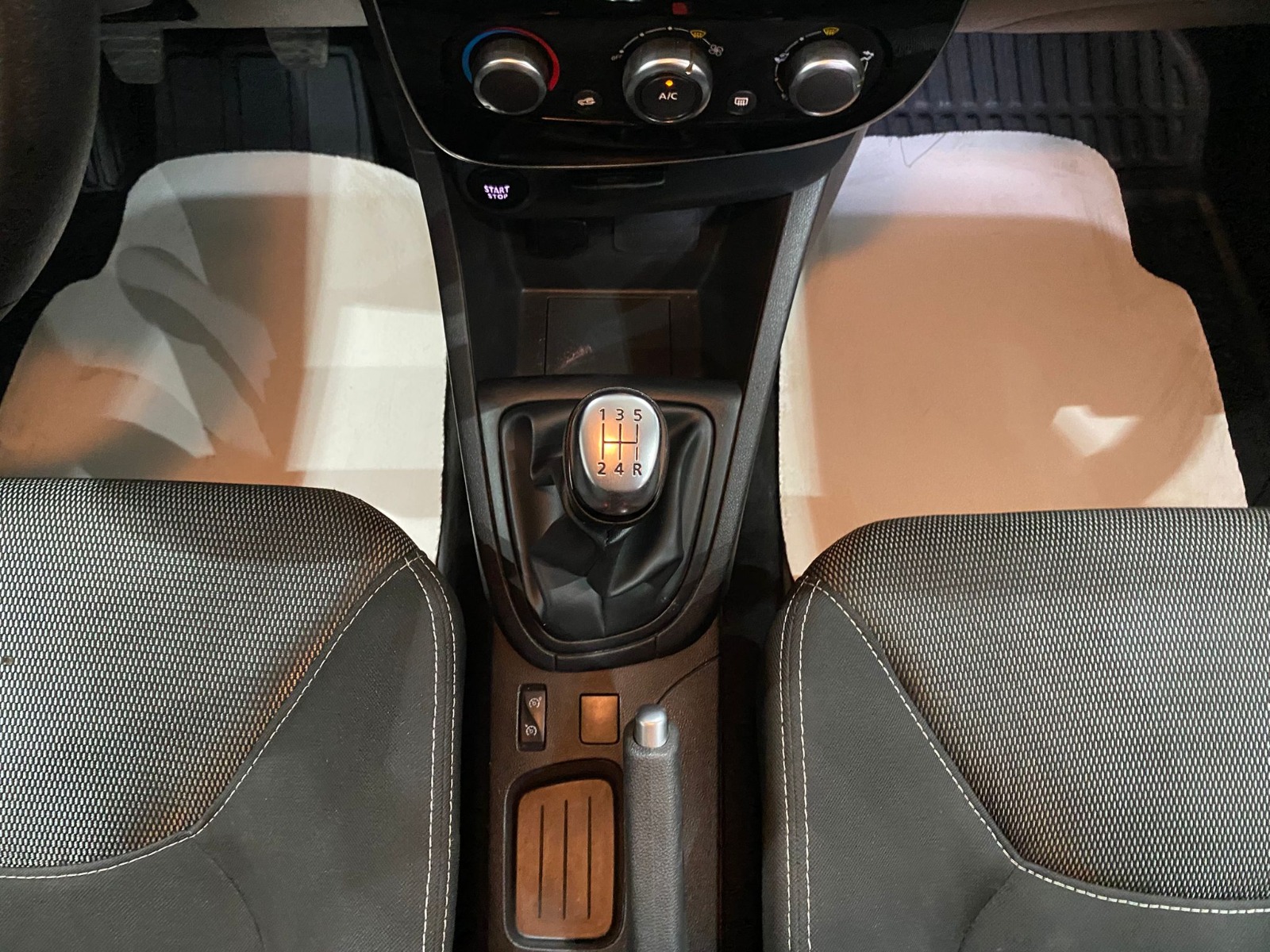 2020 Benzin Manuel Renault Clio Beyaz Gürel Tasarım Aksesuar Otomotiv San. Tic. Ltd. Şti.