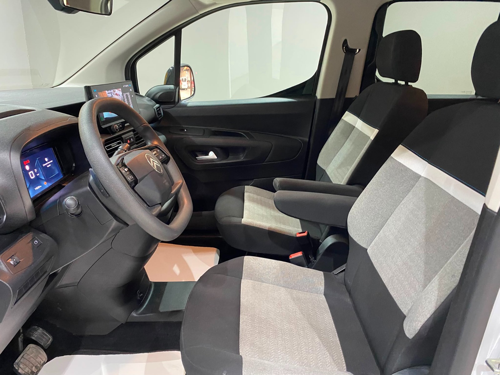 2026 Dizel Otomatik Citroen Berlingo Beyaz Gürel Tasarım Aksesuar Otomotiv San. Tic. Ltd. Şti.