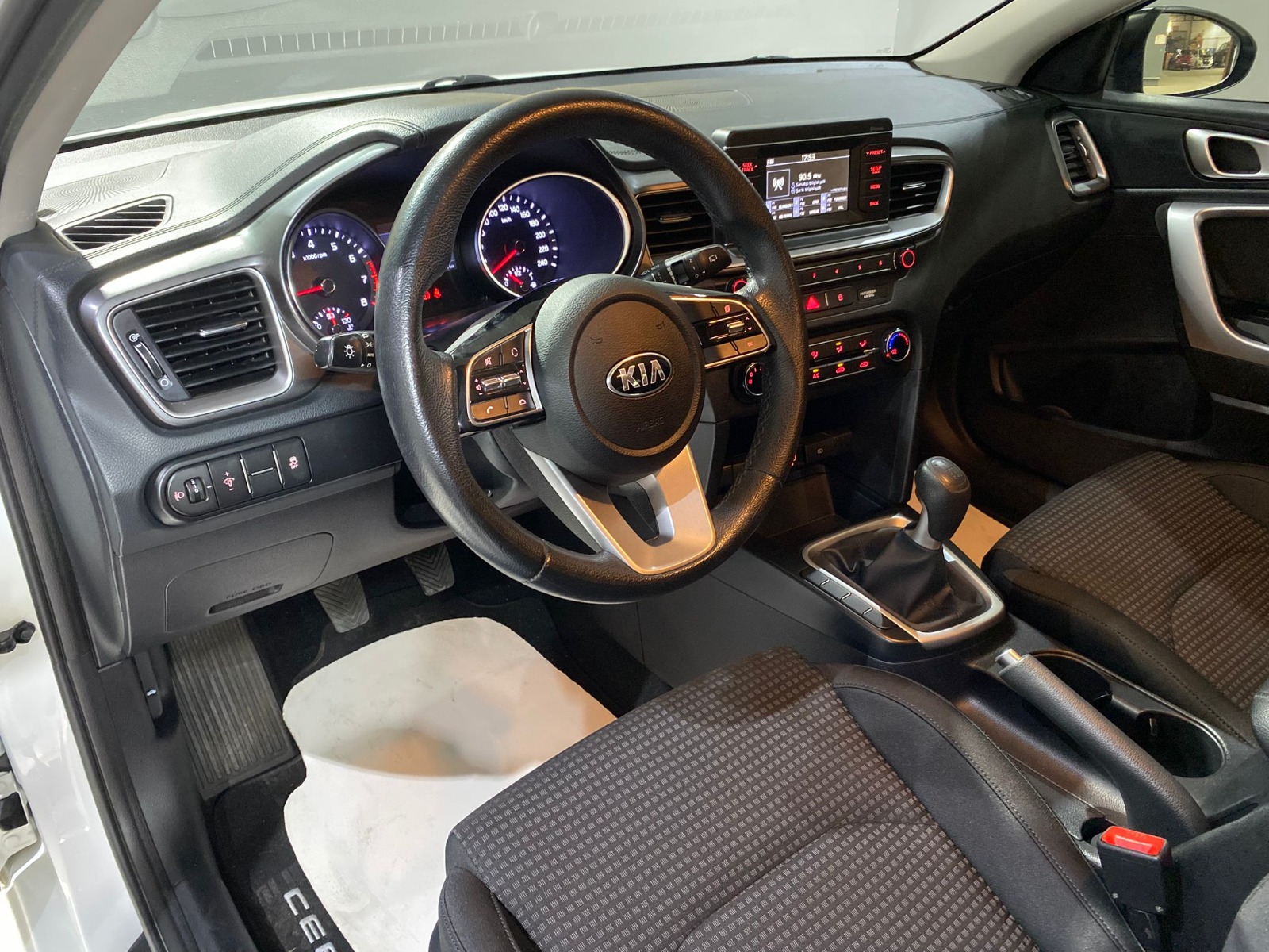 2019 Benzin Manuel Kia Cee'd Beyaz Gürel Tasarım Aksesuar Otomotiv San. Tic. Ltd. Şti.