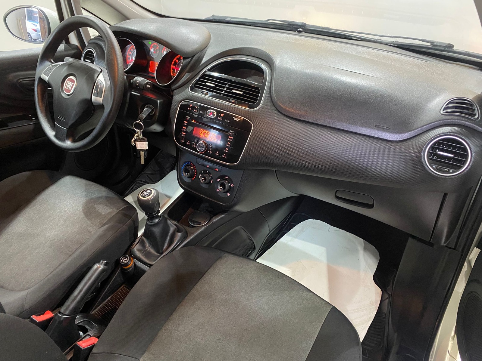2014 Benzin Manuel Fiat Punto Beyaz Gürel Tasarım Aksesuar Otomotiv San. Tic. Ltd. Şti.