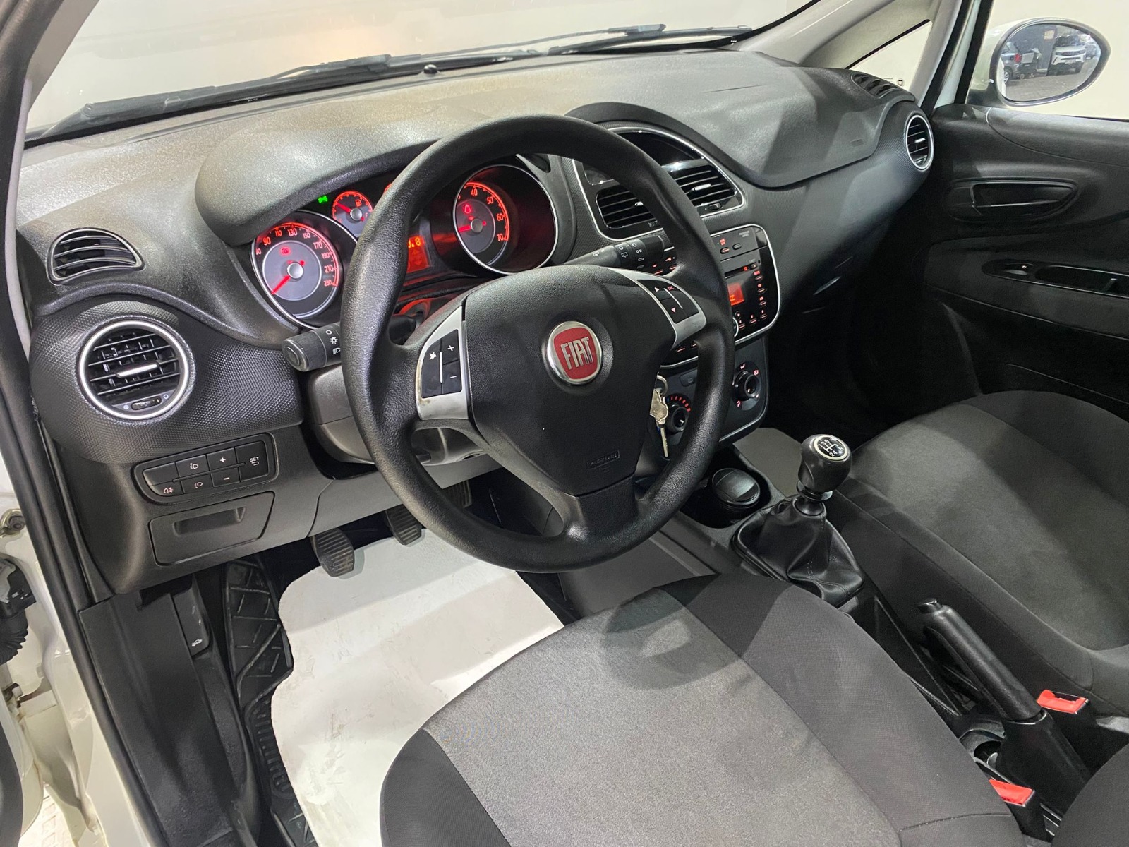 2014 Benzin Manuel Fiat Punto Beyaz Gürel Tasarım Aksesuar Otomotiv San. Tic. Ltd. Şti.