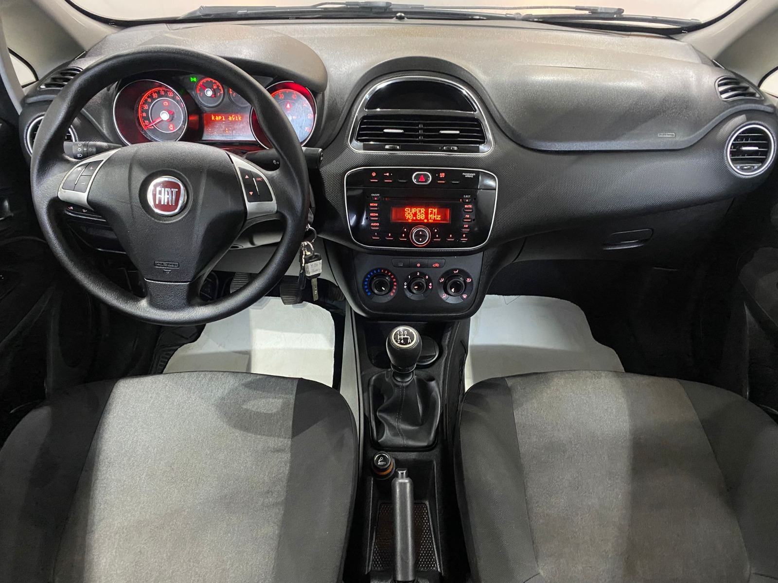 2014 Benzin Manuel Fiat Punto Beyaz Gürel Tasarım Aksesuar Otomotiv San. Tic. Ltd. Şti.