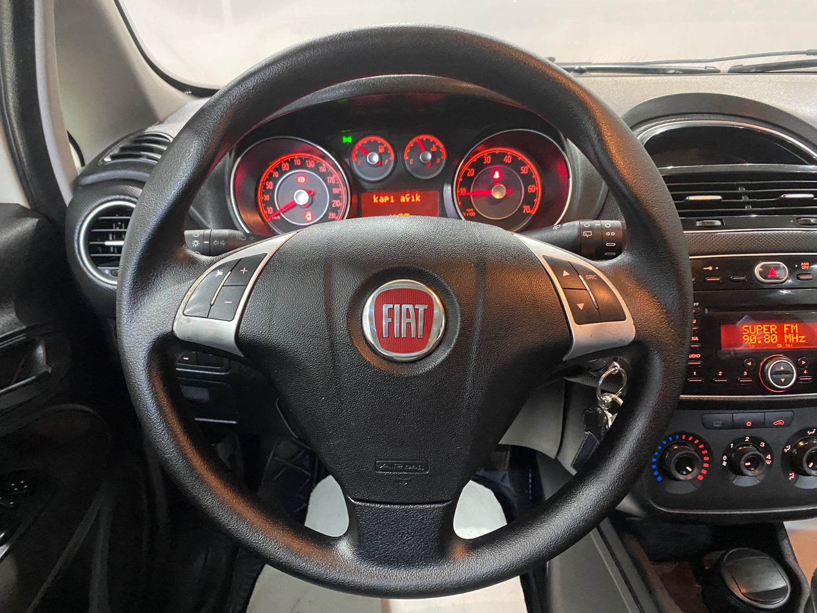 2014 Benzin Manuel Fiat Punto Beyaz Gürel Tasarım Aksesuar Otomotiv San. Tic. Ltd. Şti.
