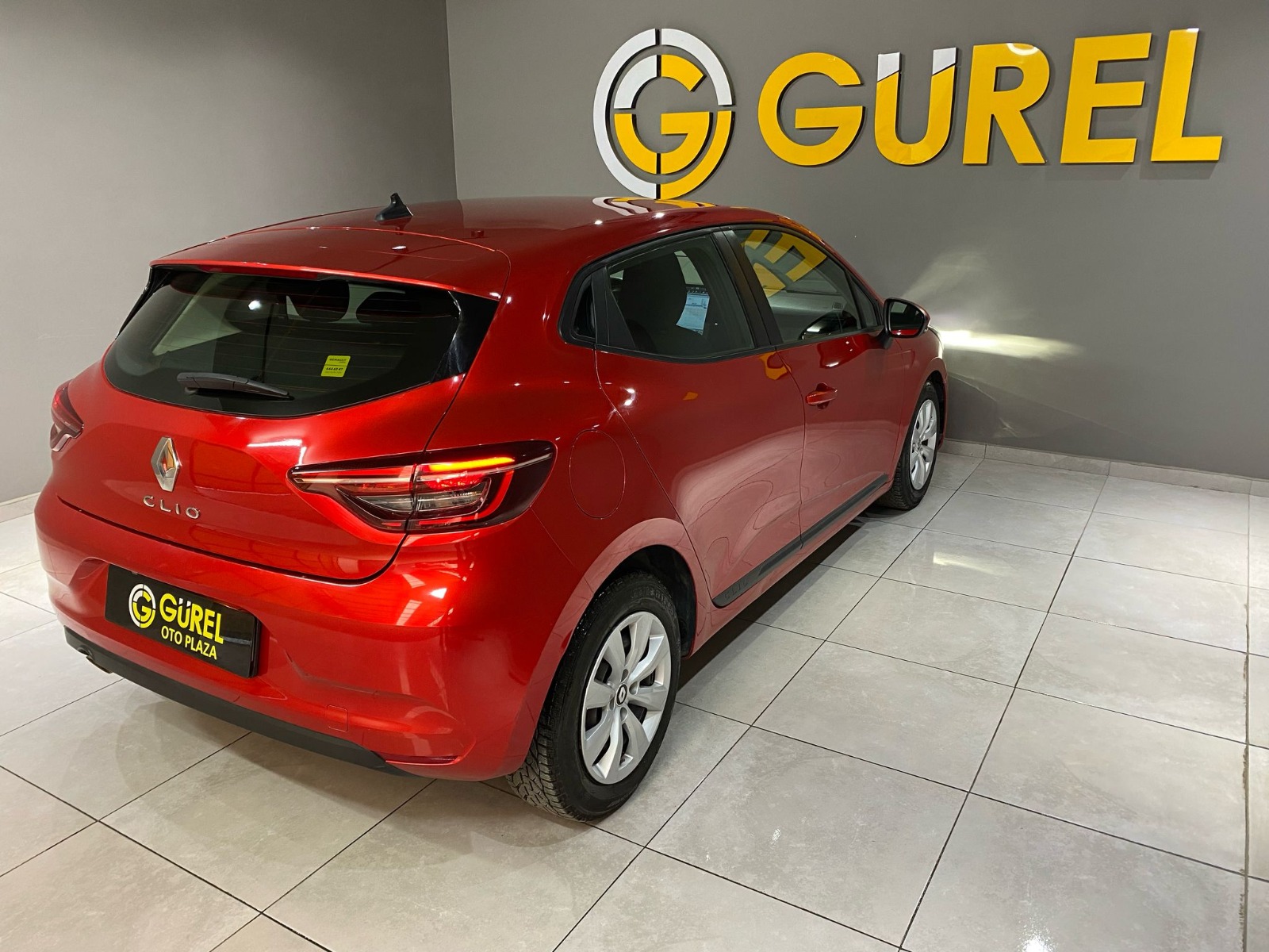 2022 Benzin Manuel Renault Clio Kırmızı Gürel Tasarım Aksesuar Otomotiv San. Tic. Ltd. Şti.