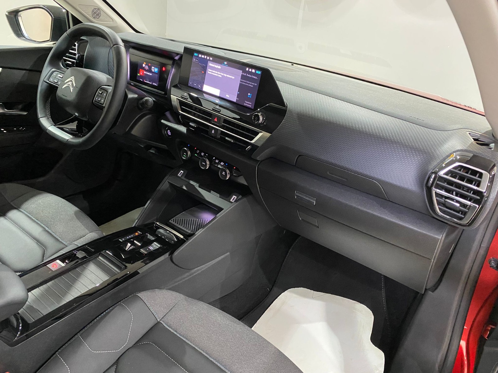 2024 Benzin Otomatik Citroen C4 X Kırmızı Gürel Tasarım Aksesuar Otomotiv San. Tic. Ltd. Şti.