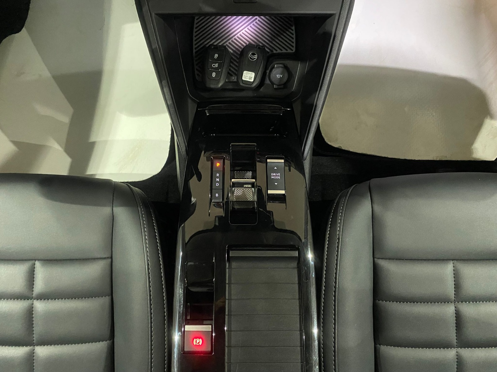 2025 Elektrik Otomatik Citroen e-C4 X Kırmızı Gürel Tasarım Aksesuar Otomotiv San. Tic. Ltd. Şti.