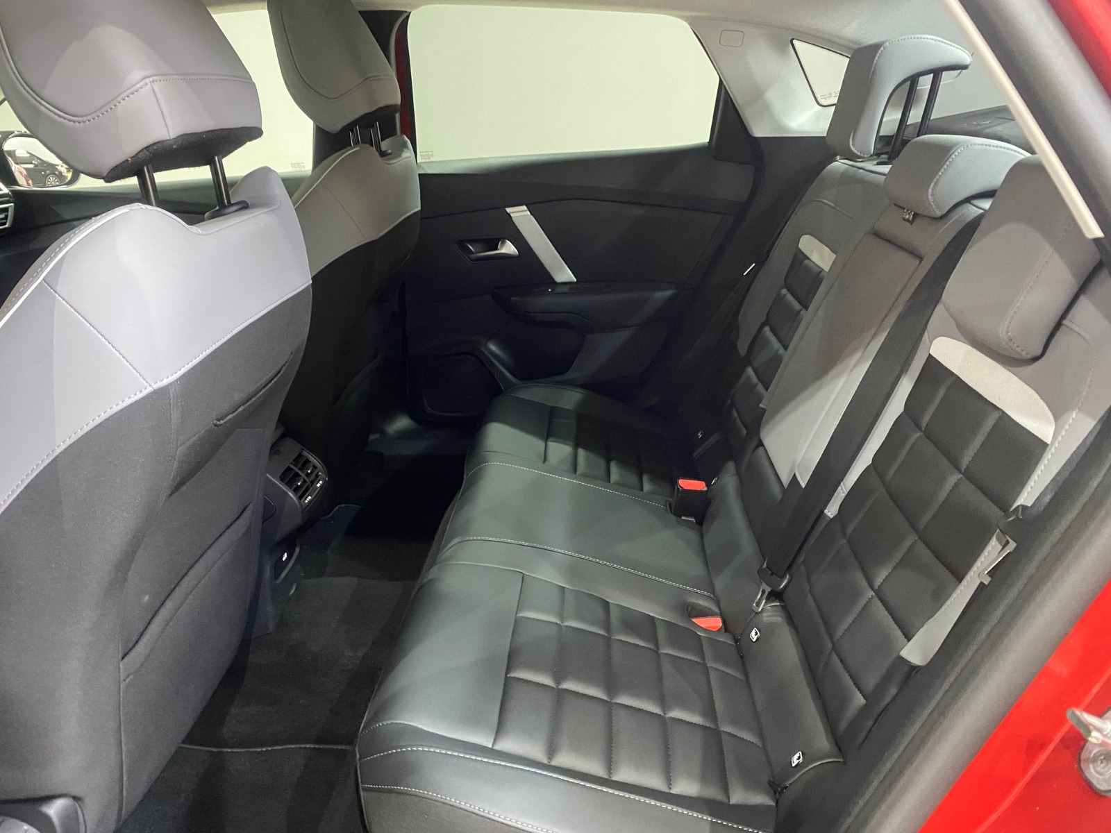 2025 Elektrik Otomatik Citroen e-C4 X Kırmızı Gürel Tasarım Aksesuar Otomotiv San. Tic. Ltd. Şti.