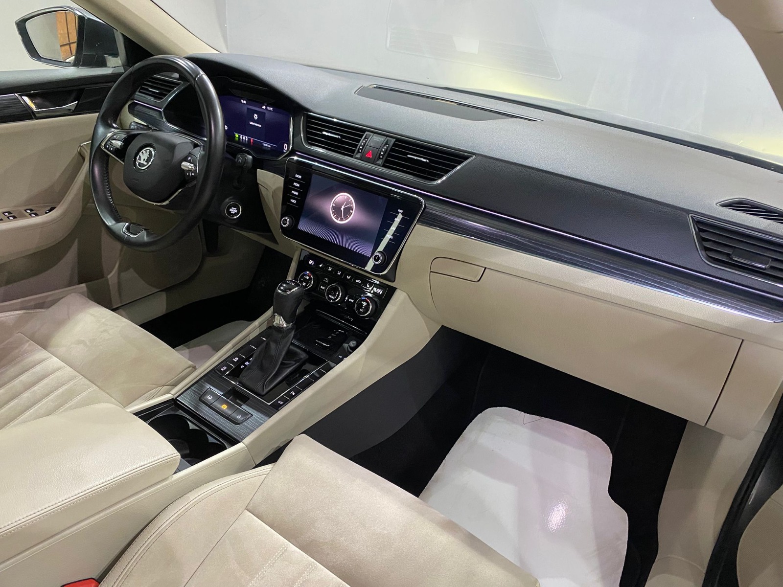 2022 Benzin Otomatik Skoda Superb Gri Gürel Tasarım Aksesuar Otomotiv San. Tic. Ltd. Şti.