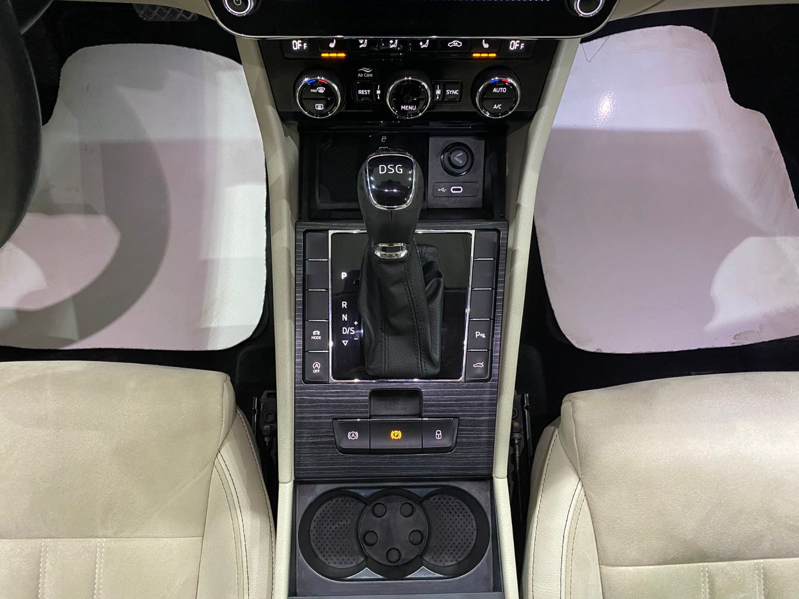 2022 Benzin Otomatik Skoda Superb Gri Gürel Tasarım Aksesuar Otomotiv San. Tic. Ltd. Şti.