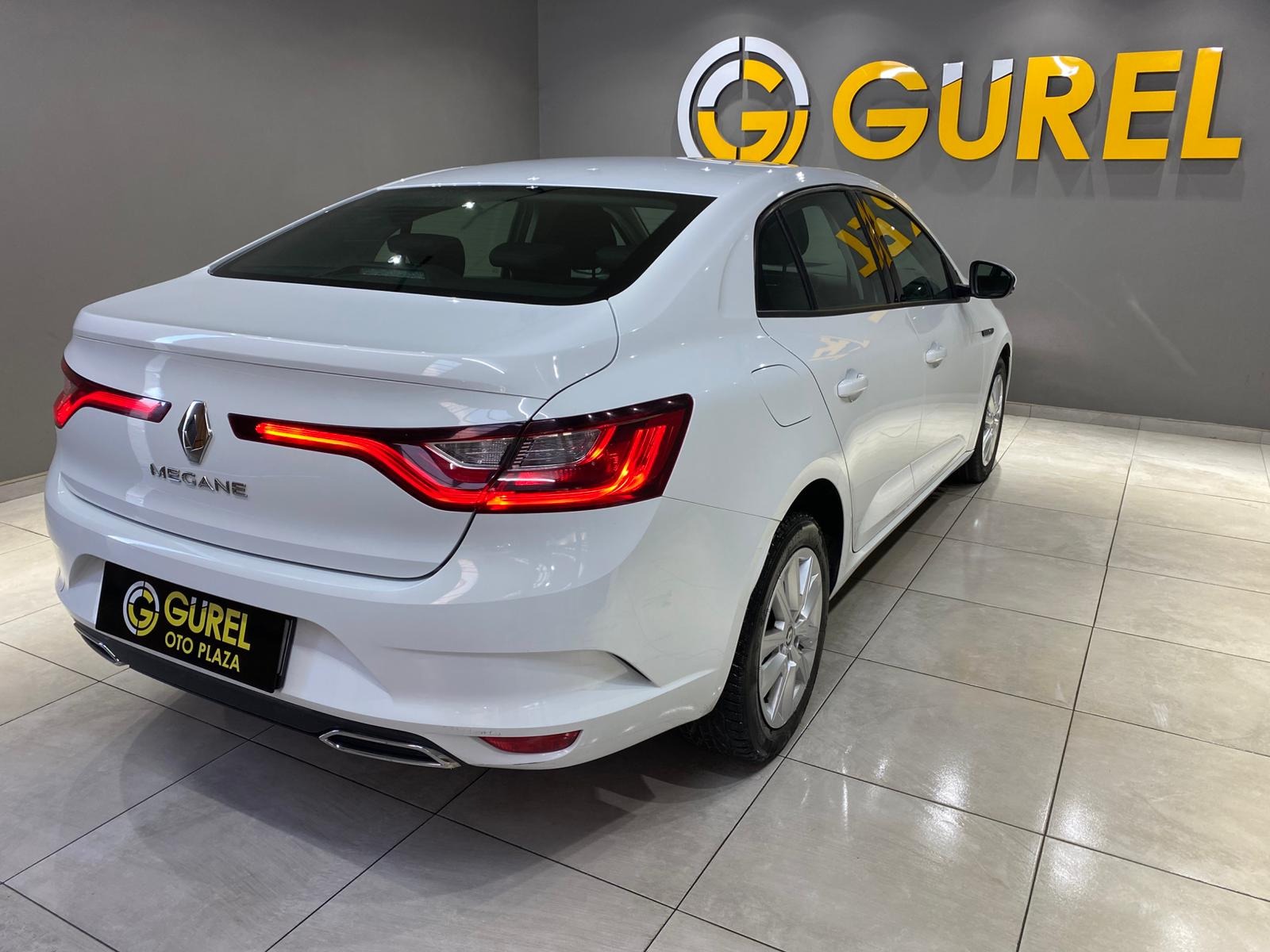 2022 Benzin Otomatik Renault Megane Beyaz Gürel Tasarım Aksesuar Otomotiv San. Tic. Ltd. Şti.
