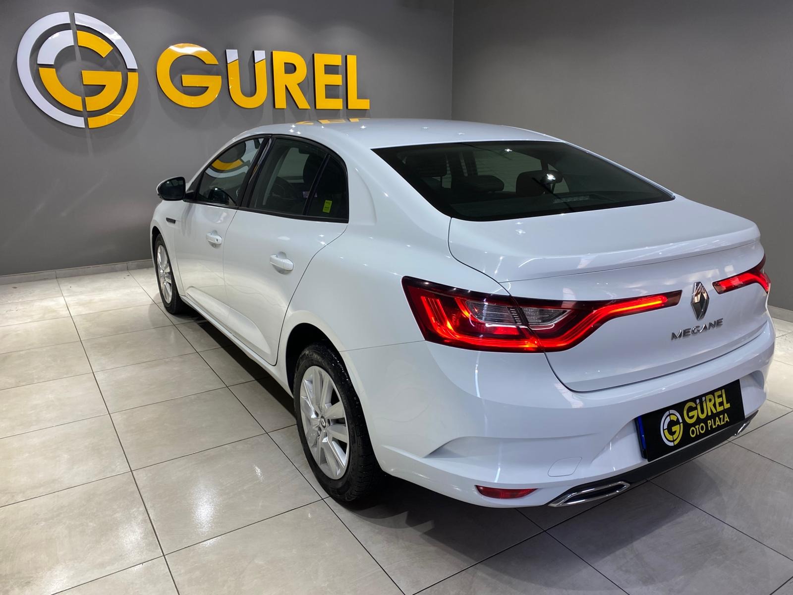 2022 Benzin Otomatik Renault Megane Beyaz Gürel Tasarım Aksesuar Otomotiv San. Tic. Ltd. Şti.
