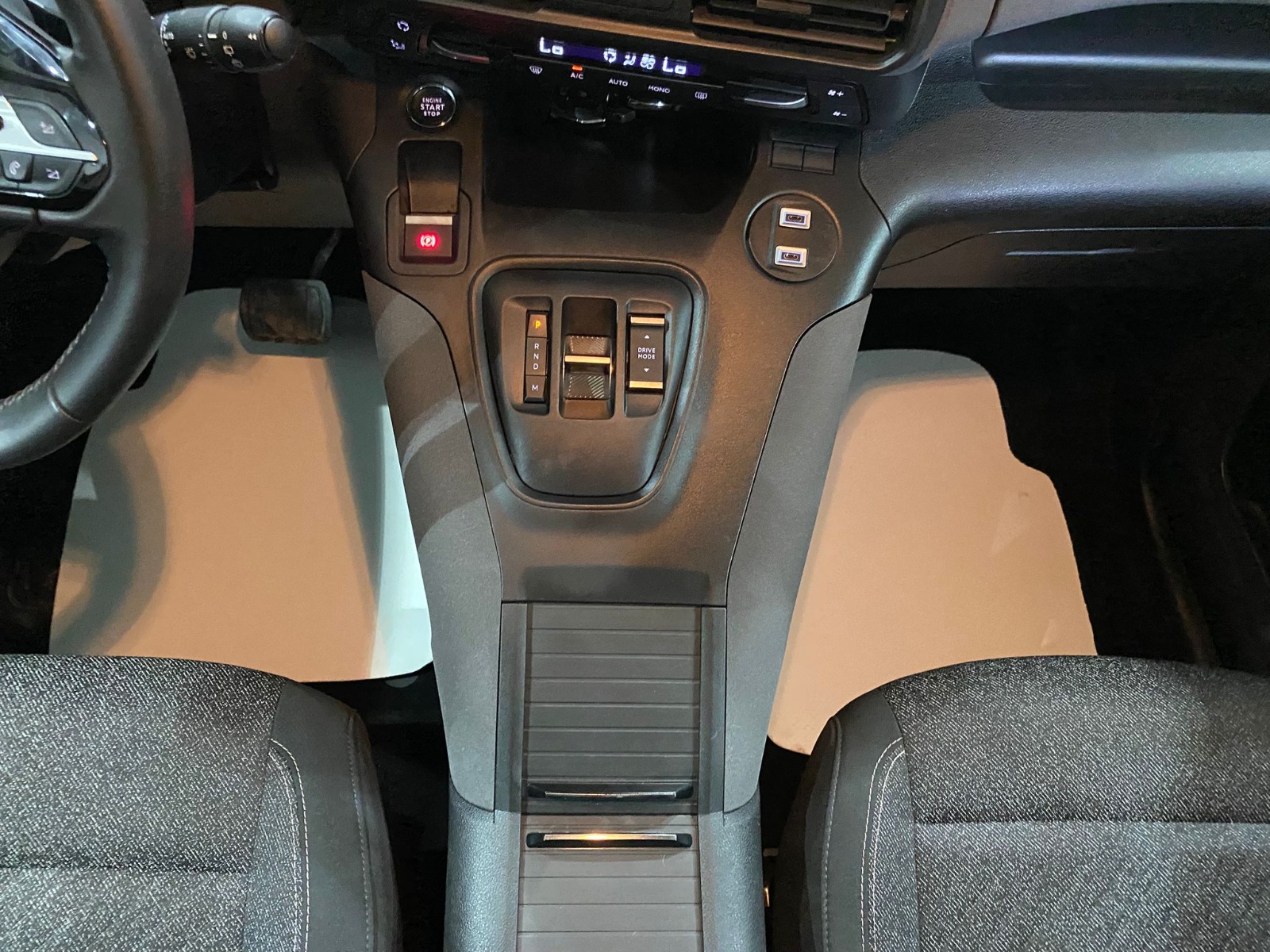2026 Dizel Otomatik Peugeot Rifter Beyaz Gürel Tasarım Aksesuar Otomotiv San. Tic. Ltd. Şti.
