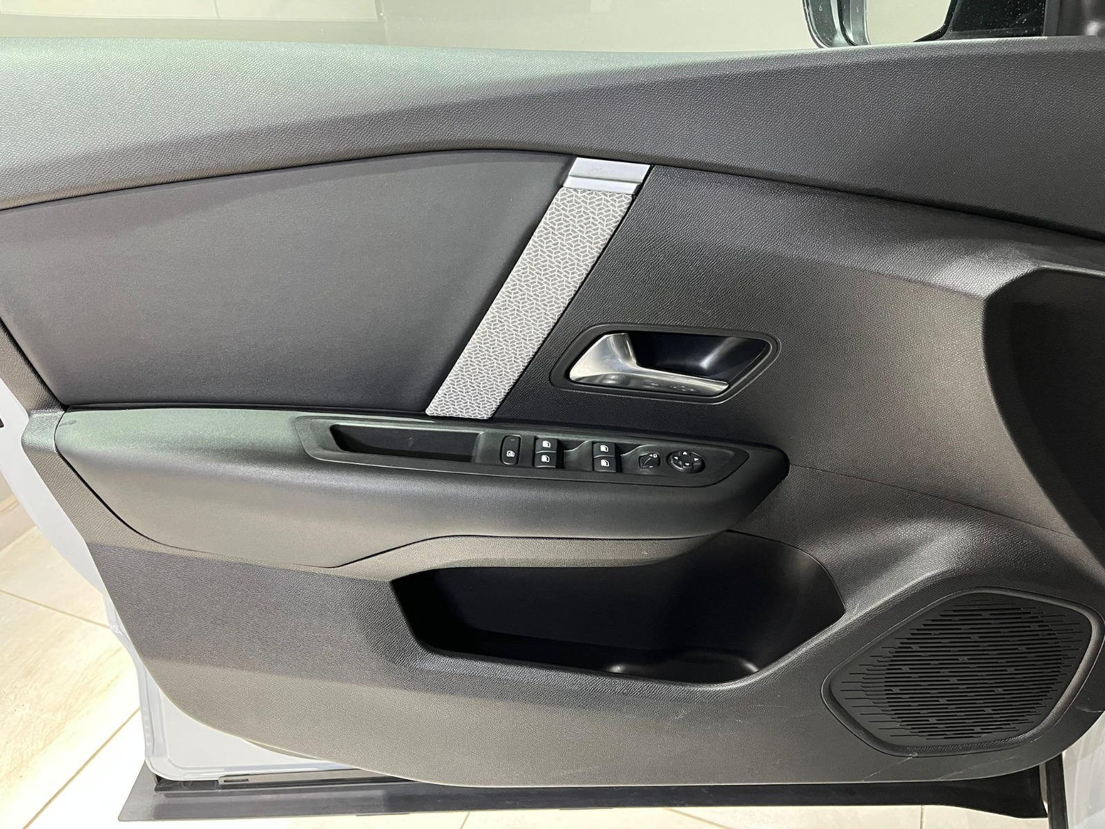 2024 Benzin Otomatik Citroen C4 X Beyaz Gürel Tasarım Aksesuar Otomotiv San. Tic. Ltd. Şti.