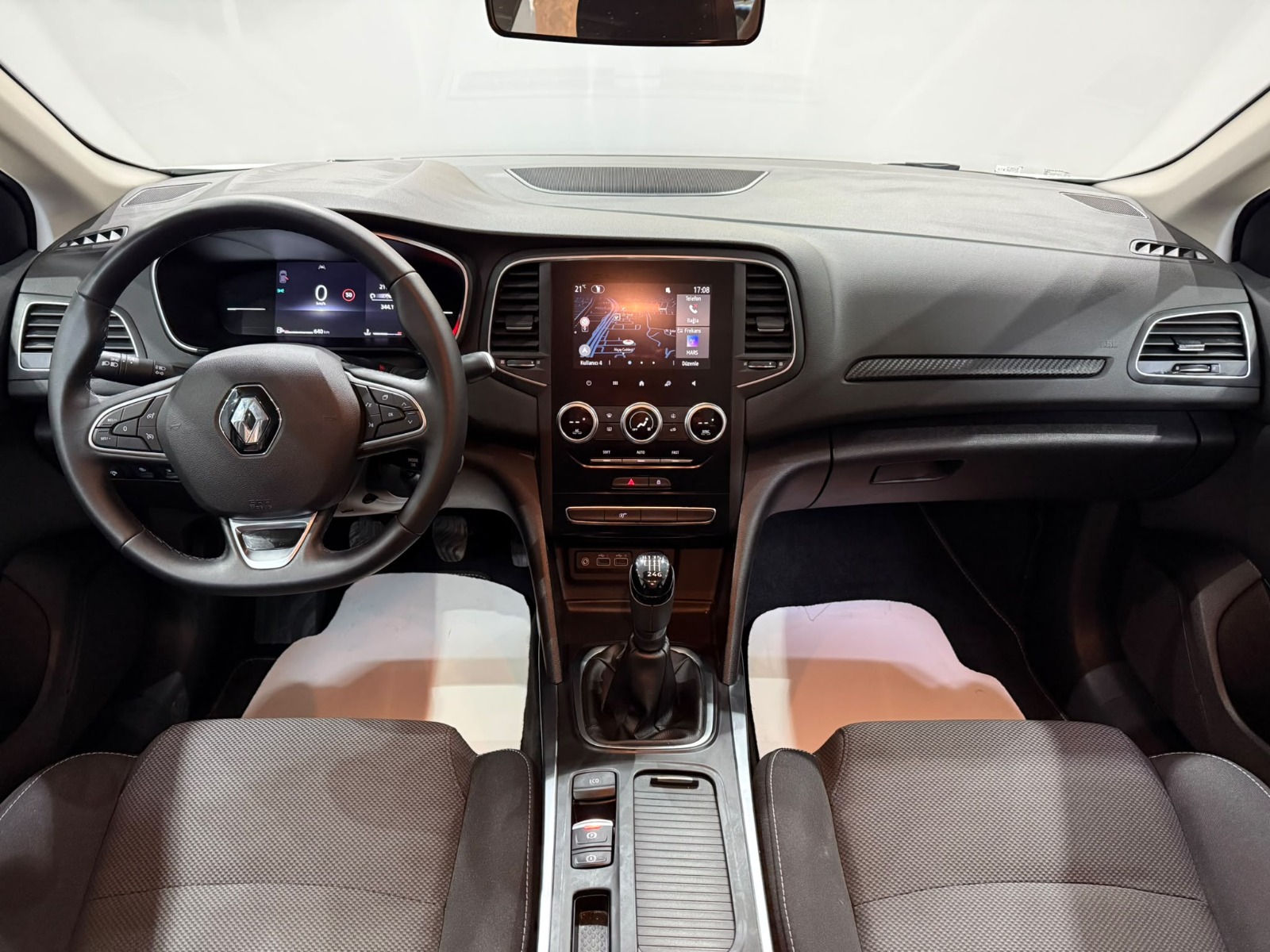 2026 Benzin Manuel RENAULT MEGANE Beyaz Gürel Tasarım Aksesuar Otomotiv San. Tic. Ltd. Şti.
