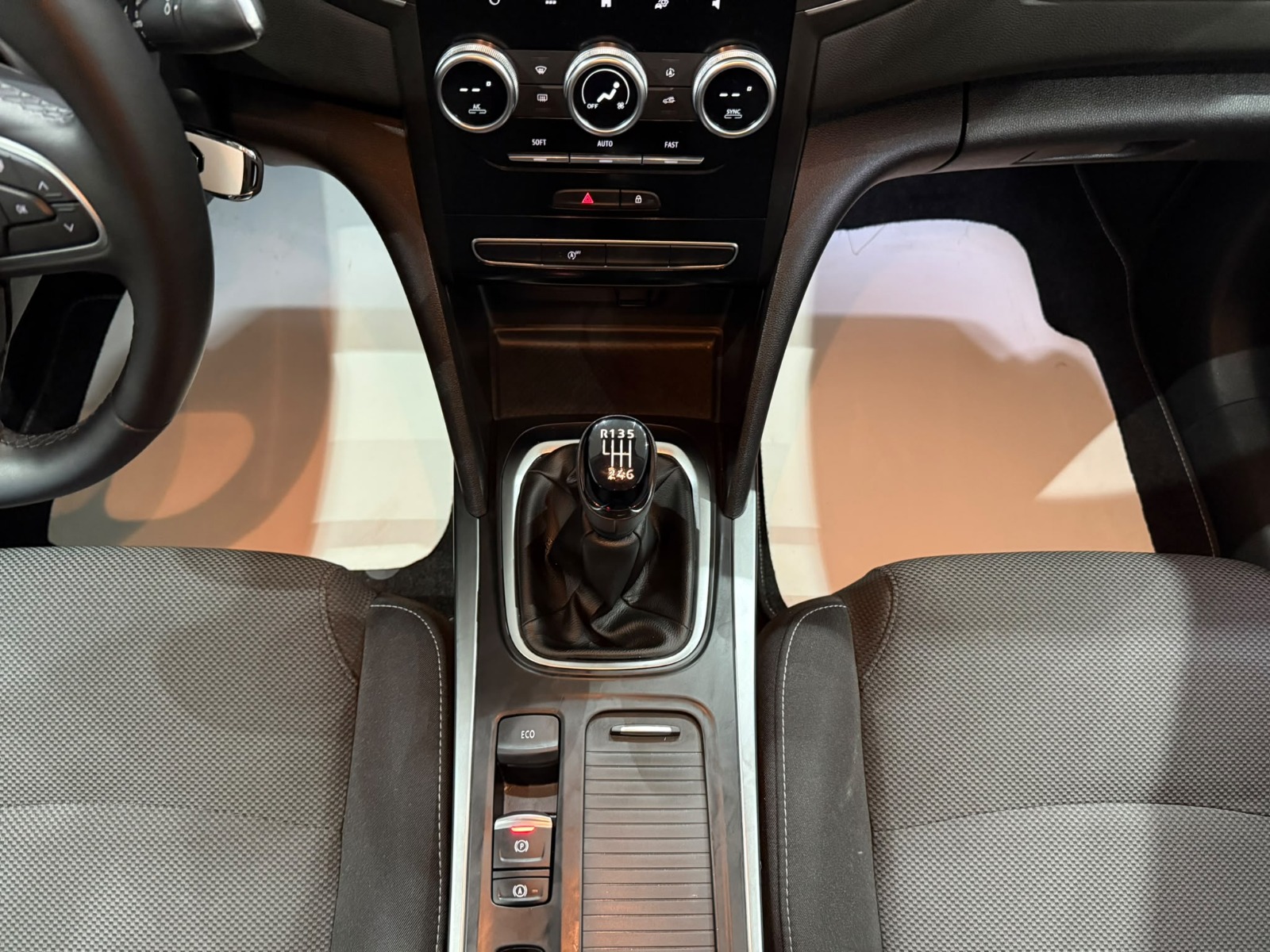 2026 Benzin Manuel RENAULT MEGANE Beyaz Gürel Tasarım Aksesuar Otomotiv San. Tic. Ltd. Şti.
