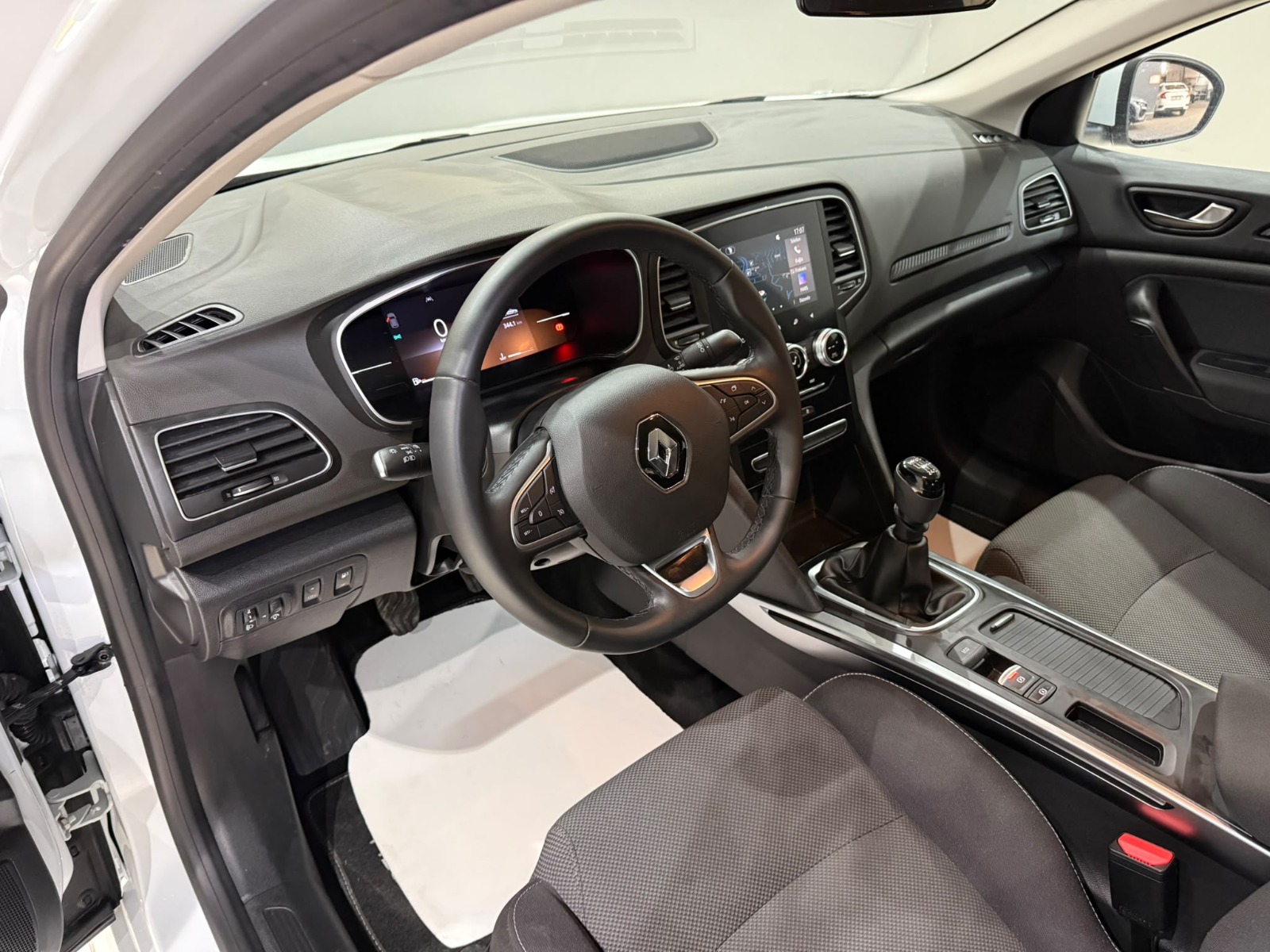 2026 Benzin Manuel RENAULT MEGANE Beyaz Gürel Tasarım Aksesuar Otomotiv San. Tic. Ltd. Şti.