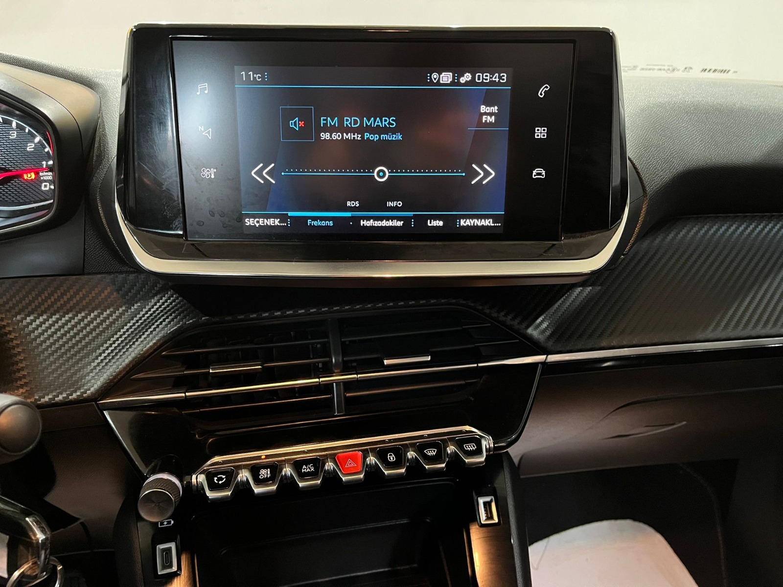 2021 Benzin Manuel Peugeot 2008 Turuncu Gürel Tasarım Aksesuar Otomotiv San. Tic. Ltd. Şti.