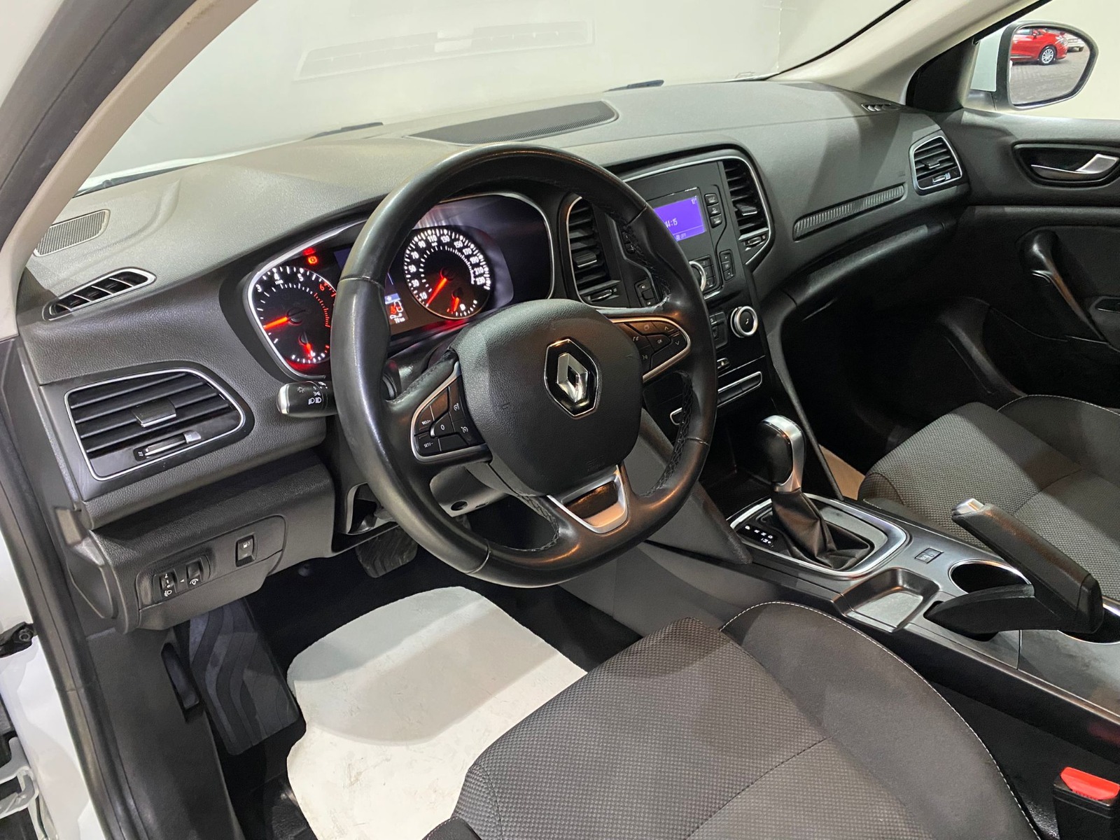 2022 Benzin Otomatik Renault Megane Beyaz Gürel Tasarım Aksesuar Otomotiv San. Tic. Ltd. Şti.