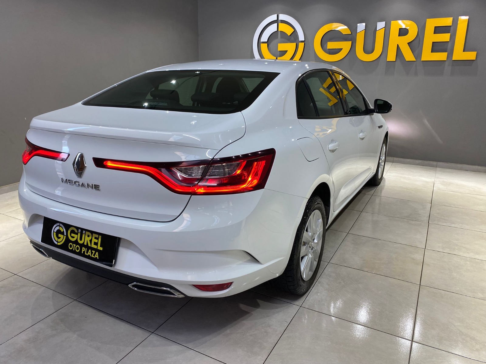 2022 Benzin Otomatik Renault Megane Beyaz Gürel Tasarım Aksesuar Otomotiv San. Tic. Ltd. Şti.