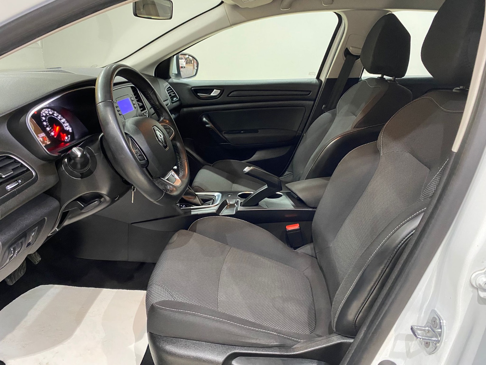 2022 Benzin Otomatik Renault Megane Beyaz Gürel Tasarım Aksesuar Otomotiv San. Tic. Ltd. Şti.