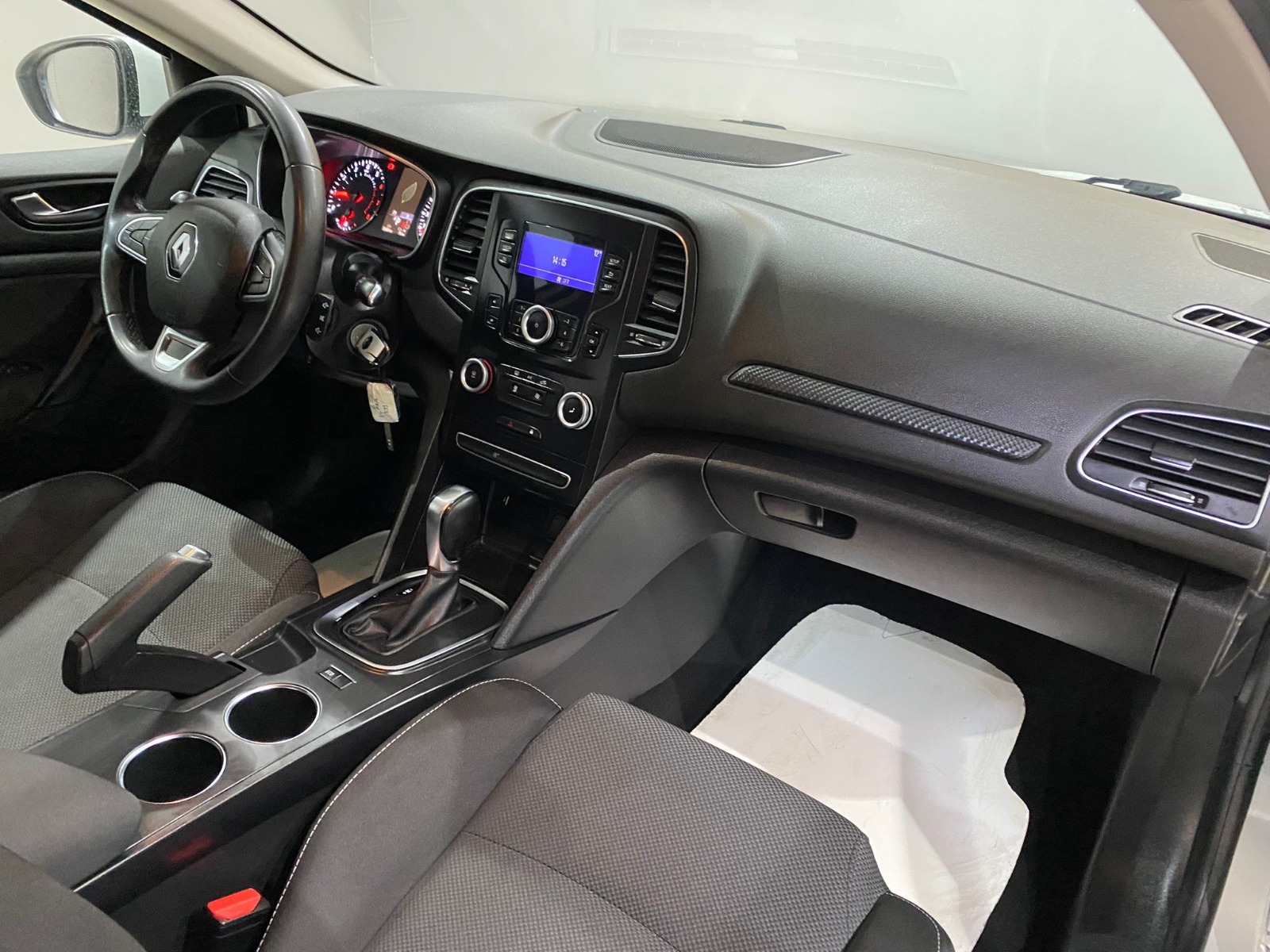 2022 Benzin Otomatik Renault Megane Beyaz Gürel Tasarım Aksesuar Otomotiv San. Tic. Ltd. Şti.