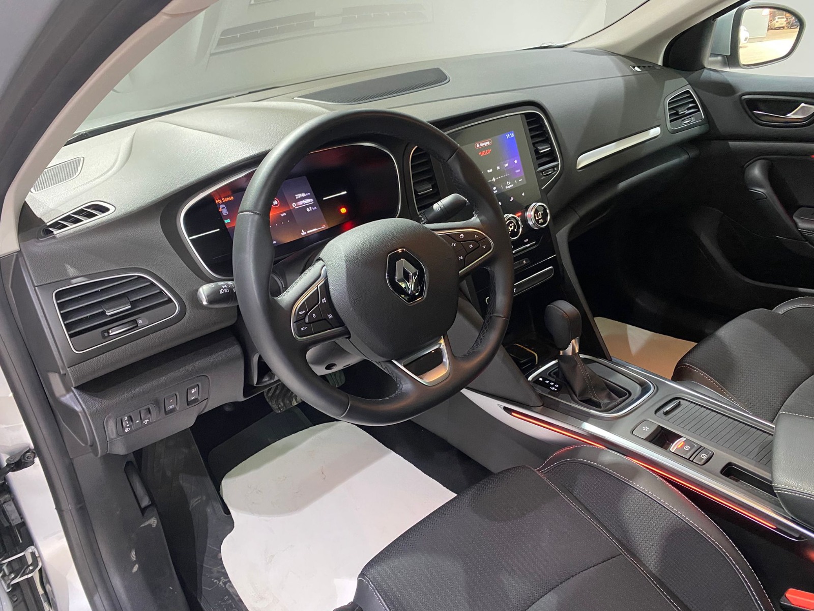 2024 Benzin Otomatik Renault Megane Gümüş Gri Gürel Tasarım Aksesuar Otomotiv San. Tic. Ltd. Şti.