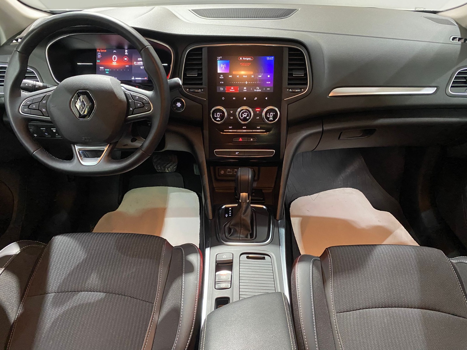 2024 Benzin Otomatik Renault Megane Gümüş Gri Gürel Tasarım Aksesuar Otomotiv San. Tic. Ltd. Şti.