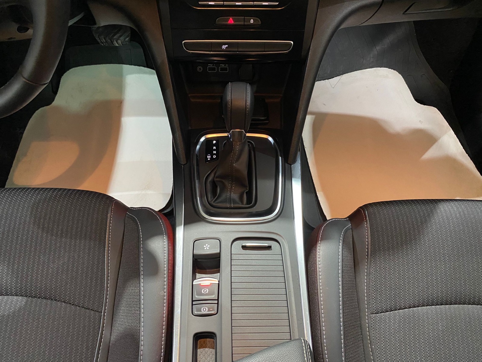 2024 Benzin Otomatik Renault Megane Gümüş Gri Gürel Tasarım Aksesuar Otomotiv San. Tic. Ltd. Şti.