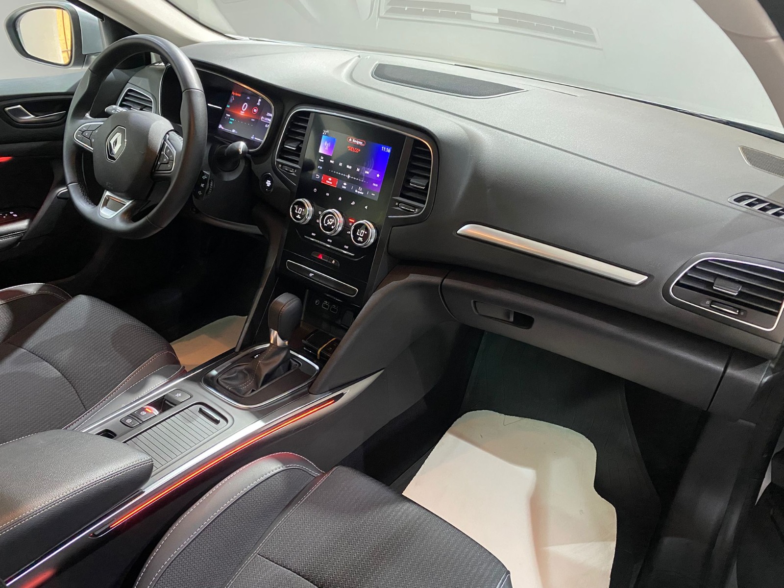 2024 Benzin Otomatik Renault Megane Gümüş Gri Gürel Tasarım Aksesuar Otomotiv San. Tic. Ltd. Şti.