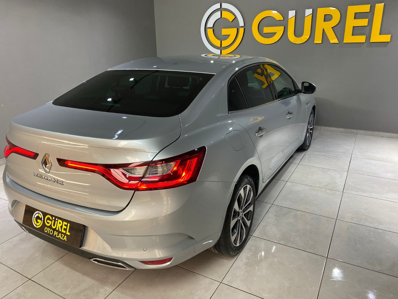 2024 Benzin Otomatik Renault Megane Gümüş Gri Gürel Tasarım Aksesuar Otomotiv San. Tic. Ltd. Şti.