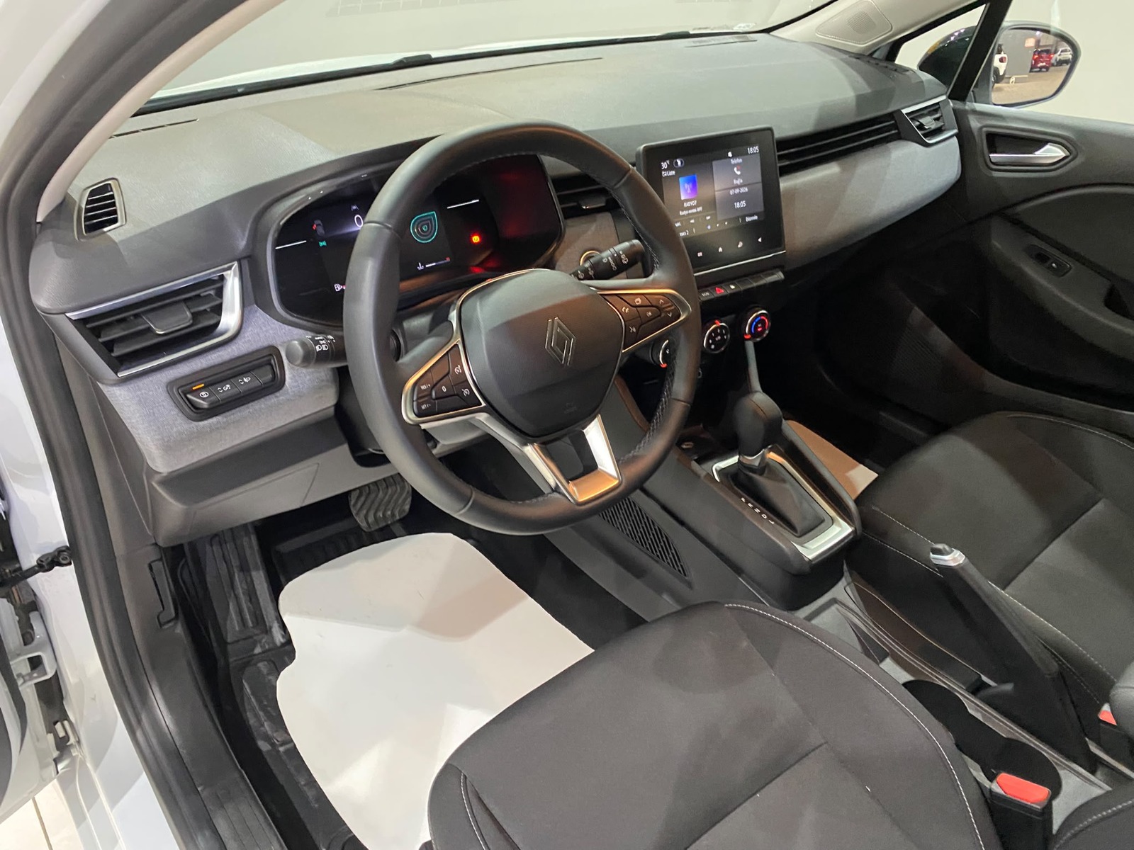 2026 Benzin Otomatik Renault Clio Beyaz Gürel Tasarım Aksesuar Otomotiv San. Tic. Ltd. Şti.