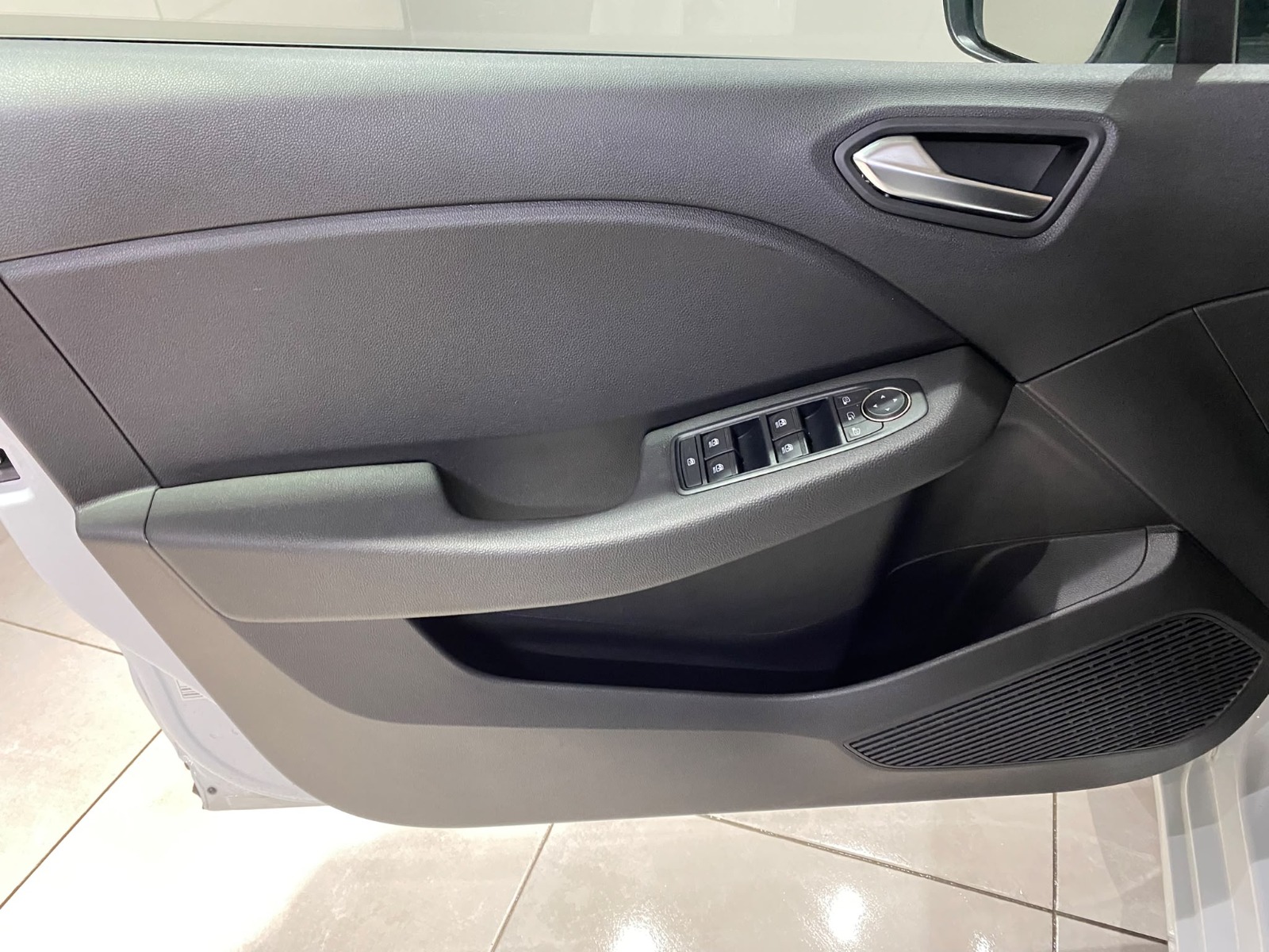 2026 Benzin Otomatik Renault Clio Beyaz Gürel Tasarım Aksesuar Otomotiv San. Tic. Ltd. Şti.