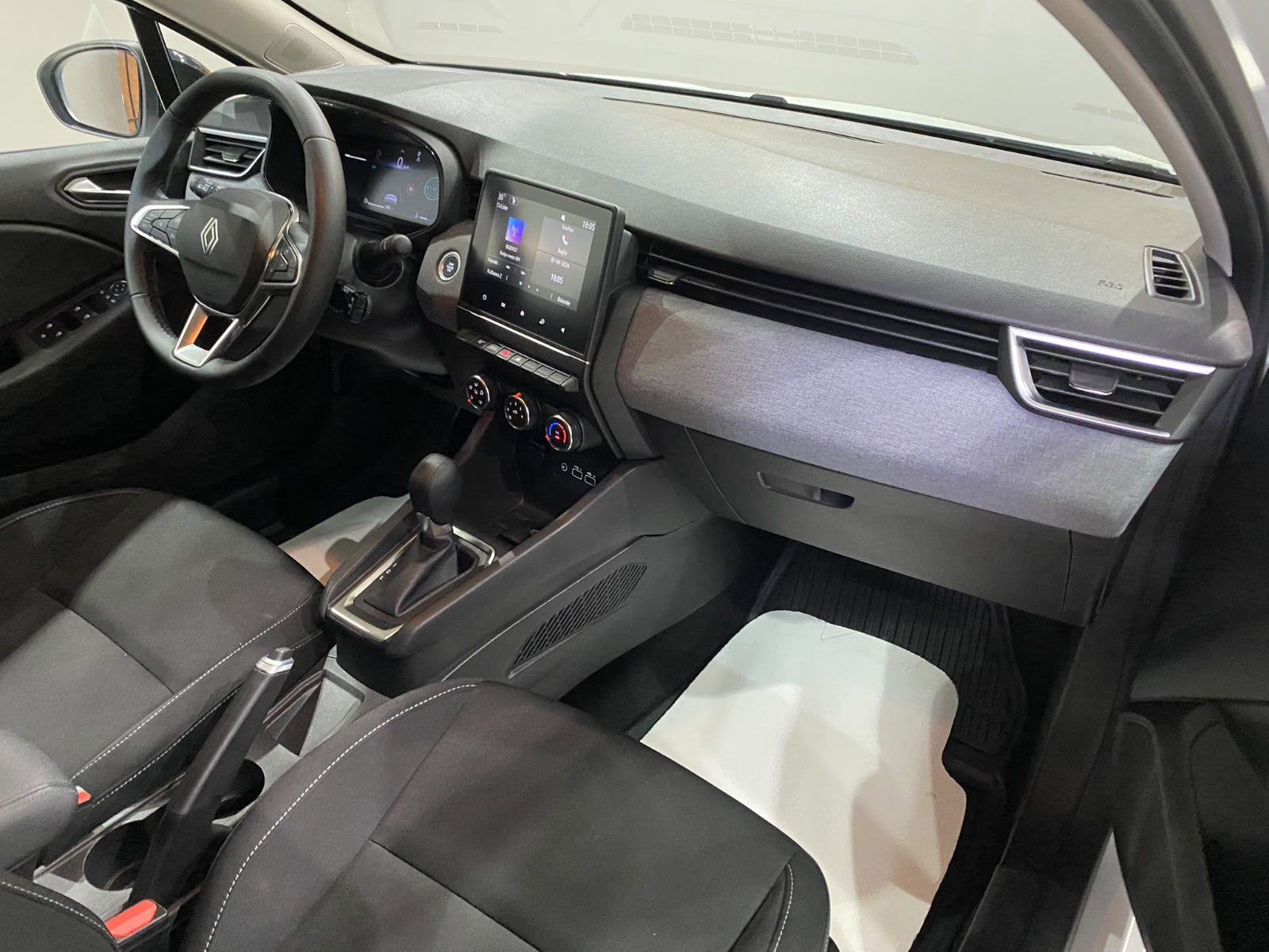 2026 Benzin Otomatik Renault Clio Beyaz Gürel Tasarım Aksesuar Otomotiv San. Tic. Ltd. Şti.