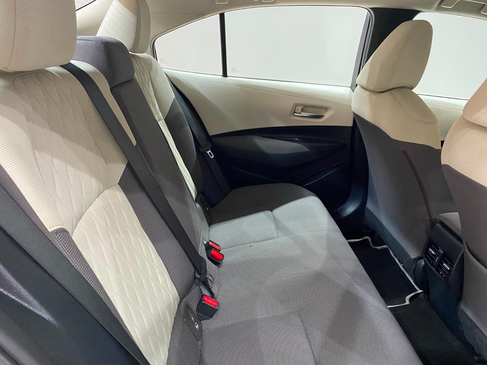 2022 Hybrid Otomatik Toyota Corolla Gri Gürel Tasarım Aksesuar Otomotiv San. Tic. Ltd. Şti.