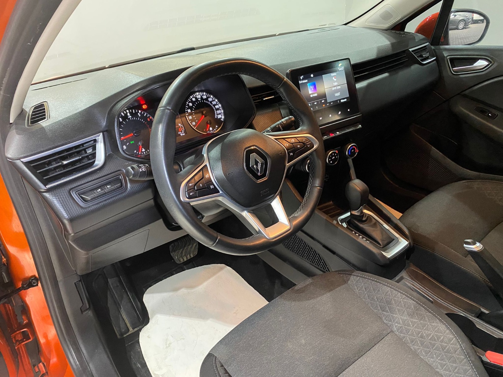 2021 Benzin Otomatik Renault Clio Turuncu Gürel Tasarım Aksesuar Otomotiv San. Tic. Ltd. Şti.
