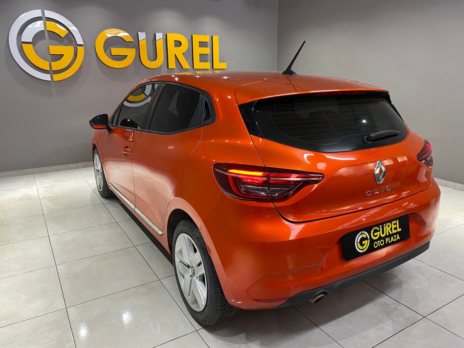 2021 Benzin Otomatik Renault Clio Turuncu Gürel Tasarım Aksesuar Otomotiv San. Tic. Ltd. Şti.